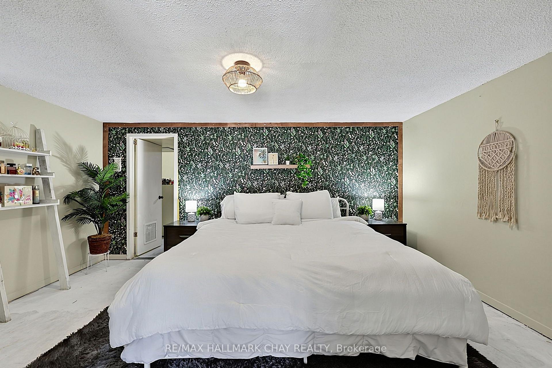 Photo 18 of 73 Browning Trail, Barrie, Letitia Heights — HOMEH