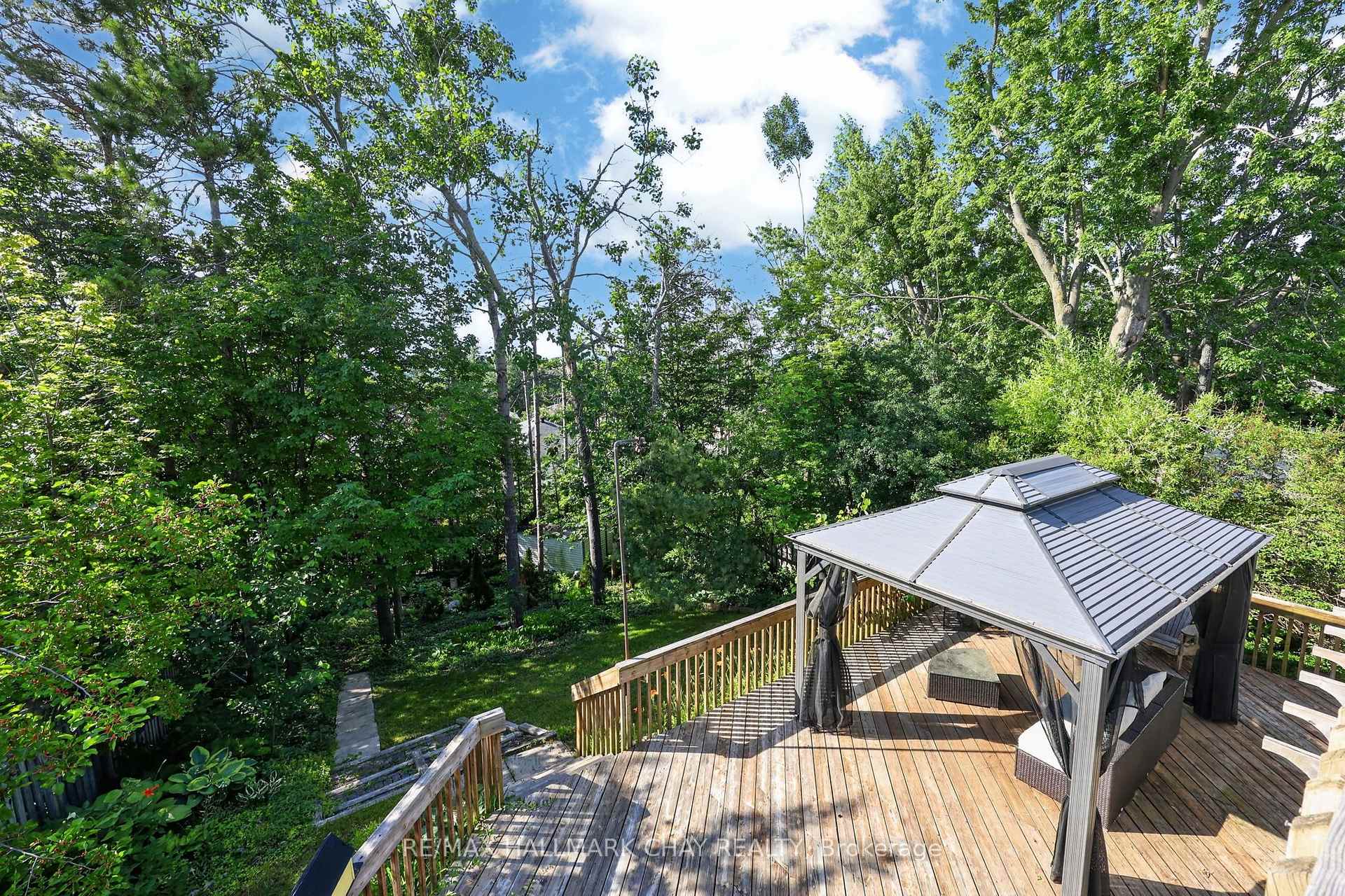 Photo 20 of 73 Browning Trail, Barrie, Letitia Heights — HOMEH
