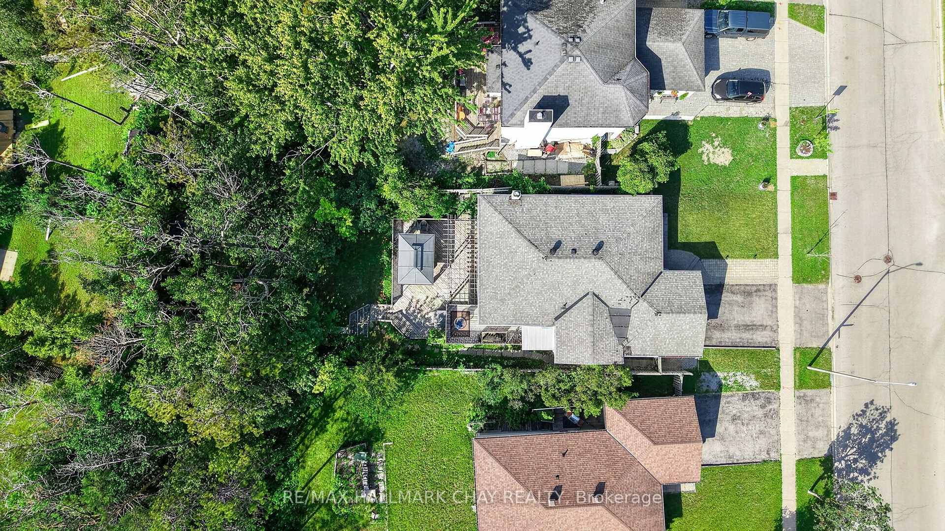 Photo 24 of 73 Browning Trail, Barrie, Letitia Heights — HOMEH