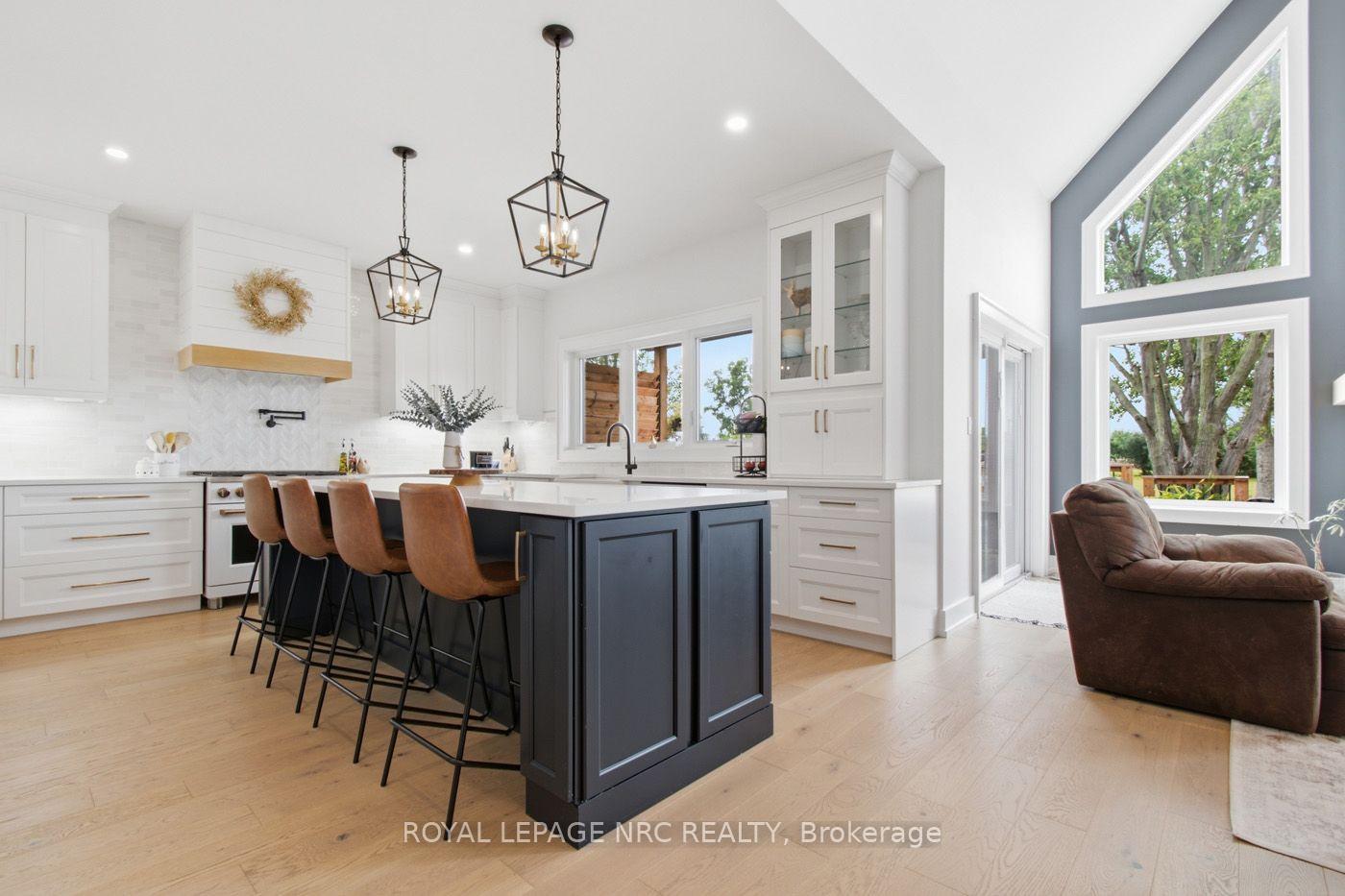 Photo 6 of 701 Buffalo Road, Fort Erie, Crescent Park — HOMEH