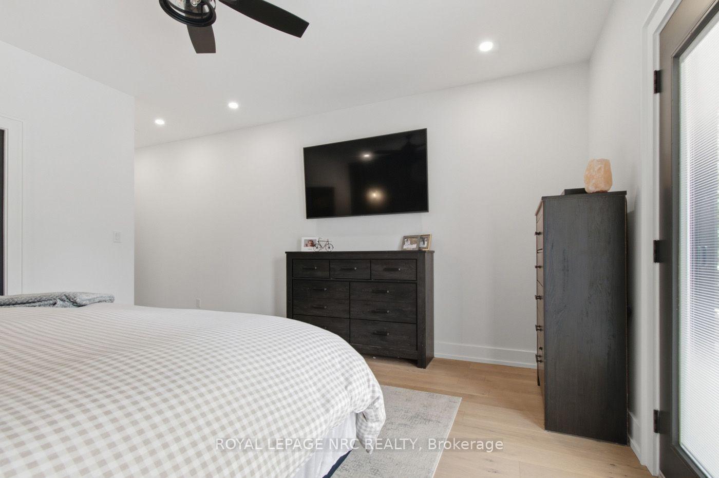 Photo 21 of 701 Buffalo Road, Fort Erie, Crescent Park — HOMEH