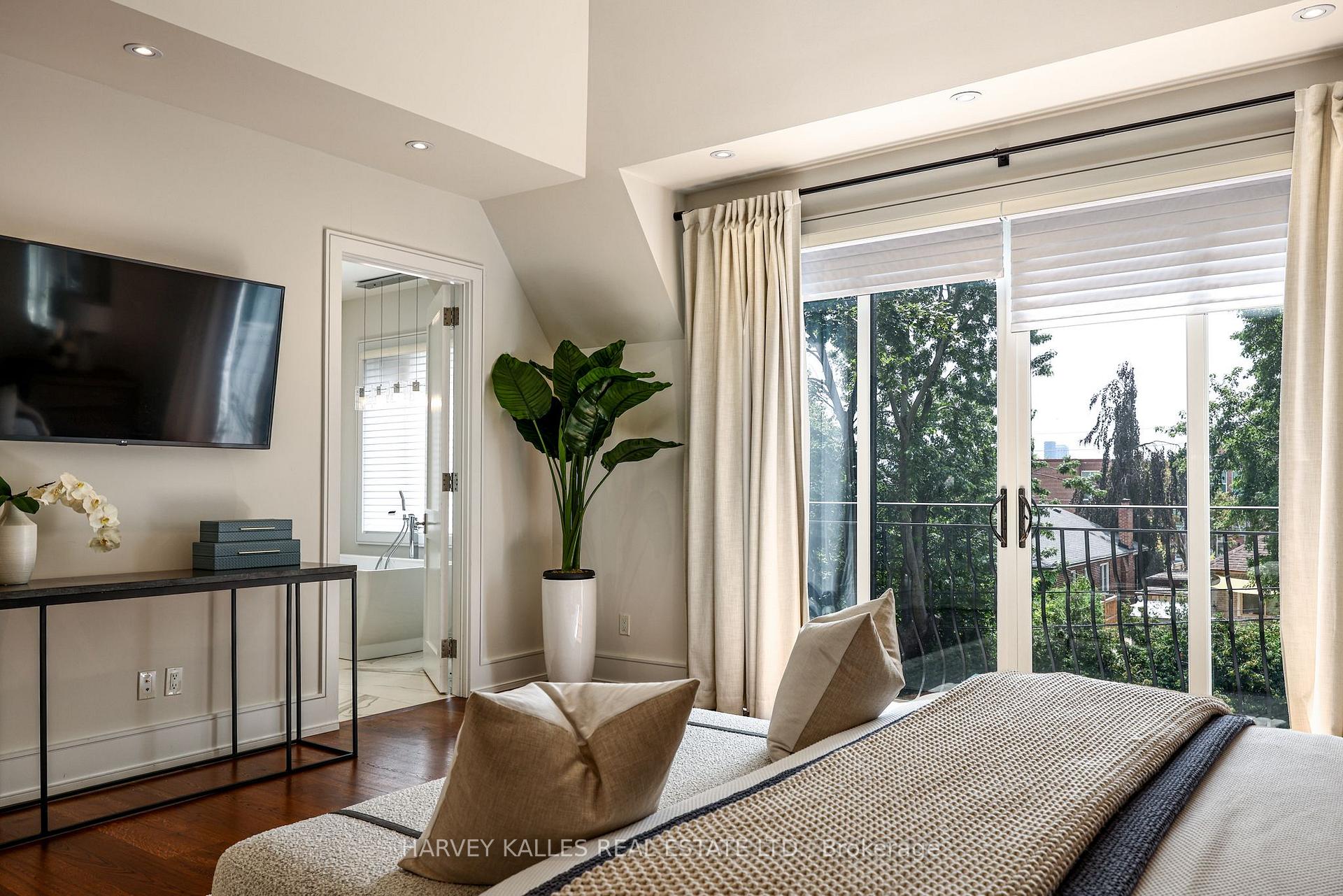 Photo 25 of 67 Dunblaine Avenue, Toronto, Bedford Park-Nortown — HOMEH