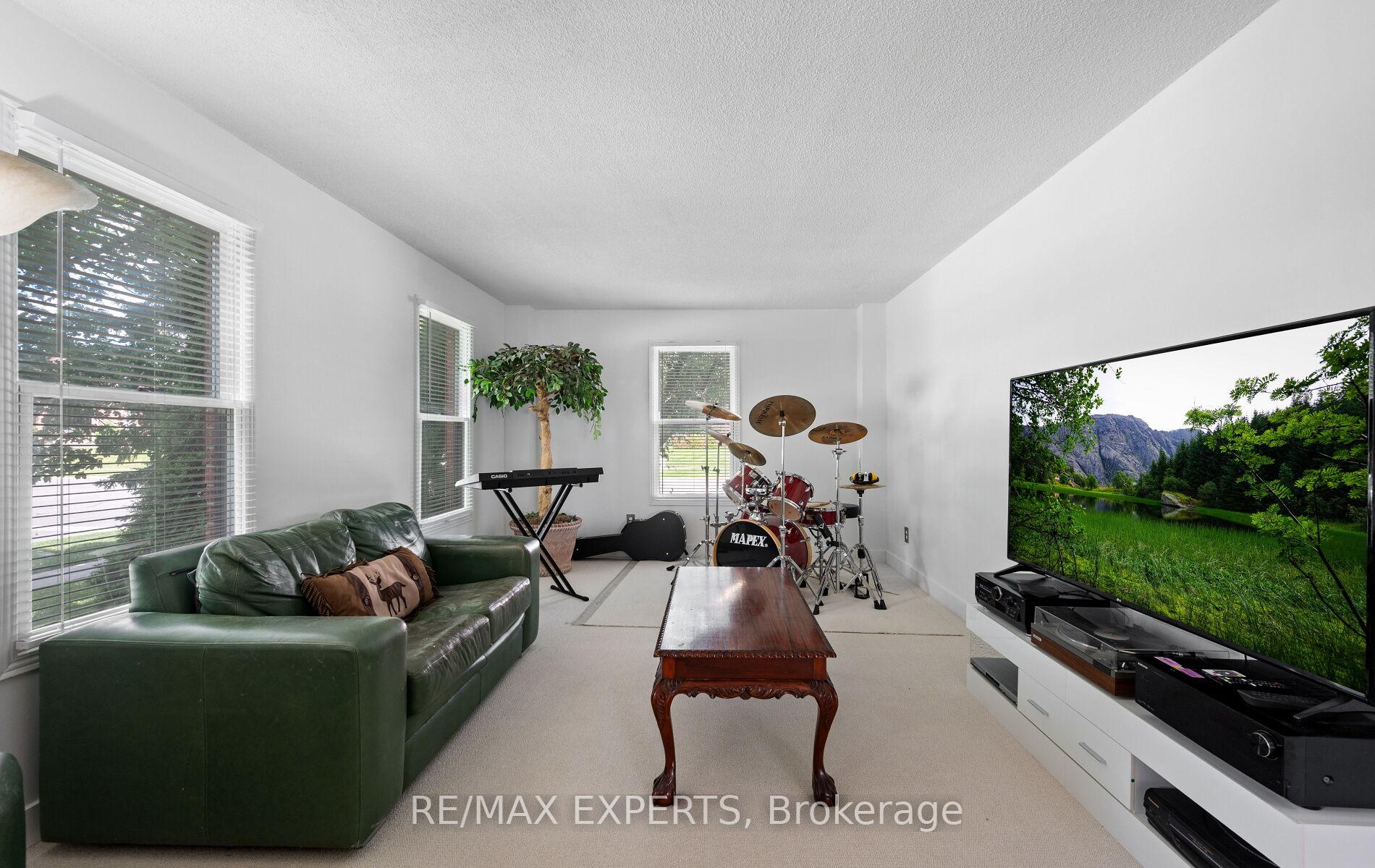 Photo 7 of 1 Goodfellow Crescent, Caledon, Bolton North — HOMEH