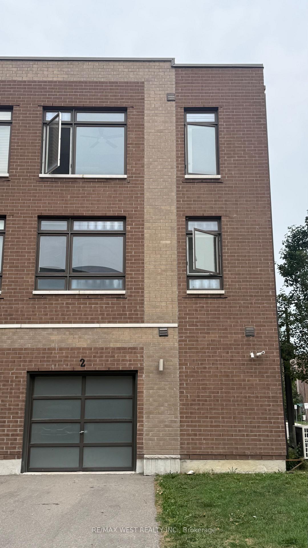 Photo 18 of 2 Lochlin Street, Vaughan, Vaughan Grove — HOMEH