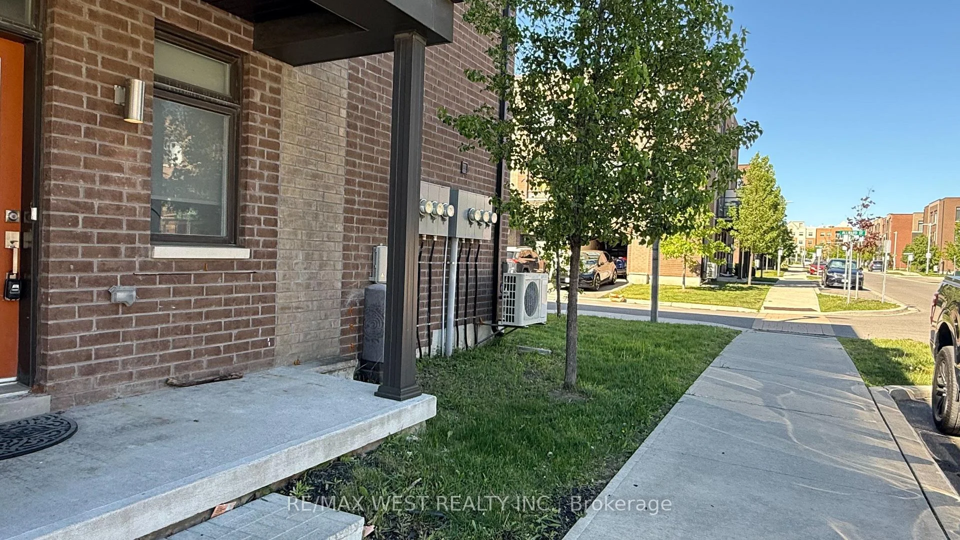 Photo 6 of 2 Lochlin Street, Vaughan, Vaughan Grove — HOMEH