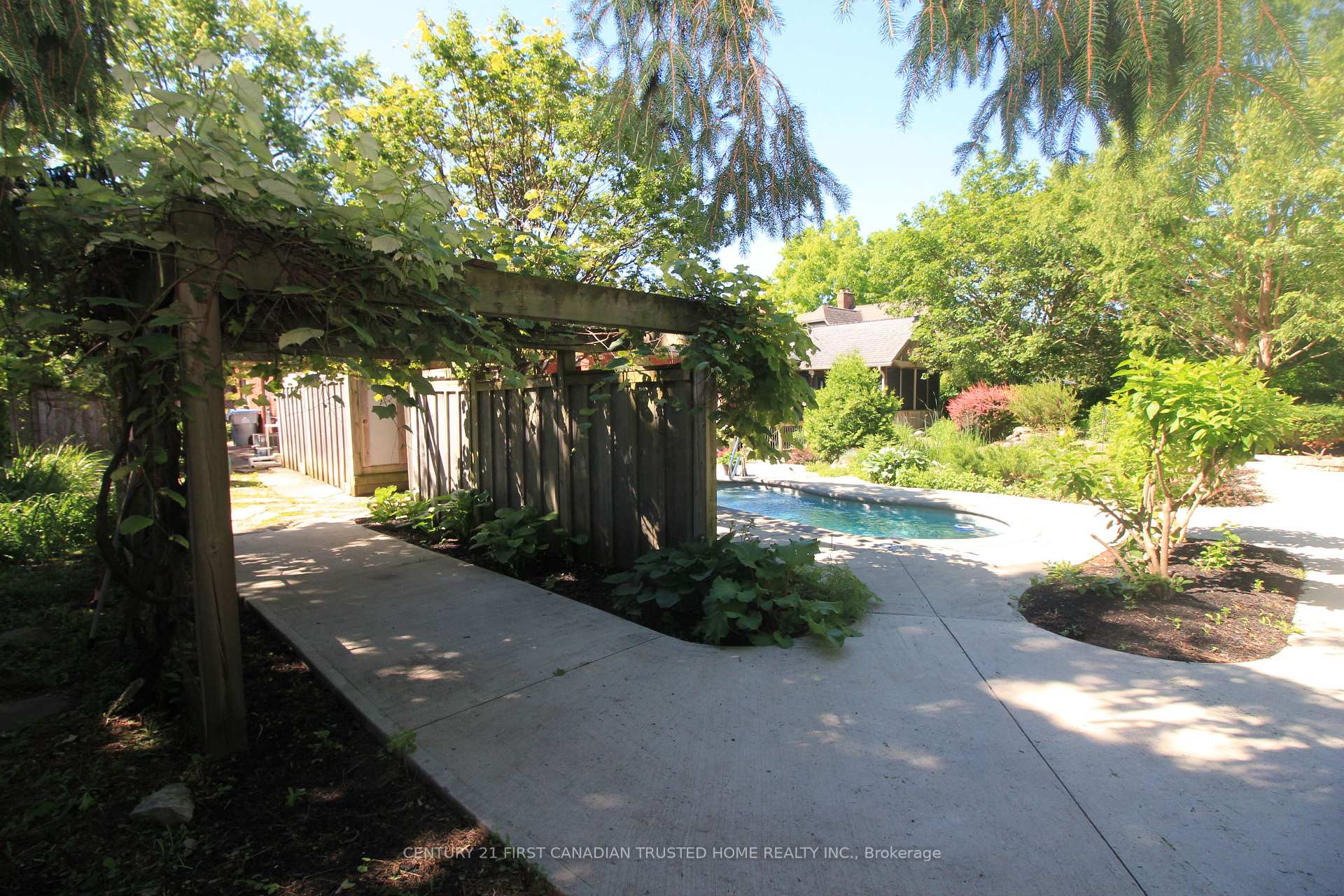 Photo 23 of 27 Croydon Drive, Middlesex Centre, Arva — HOMEH