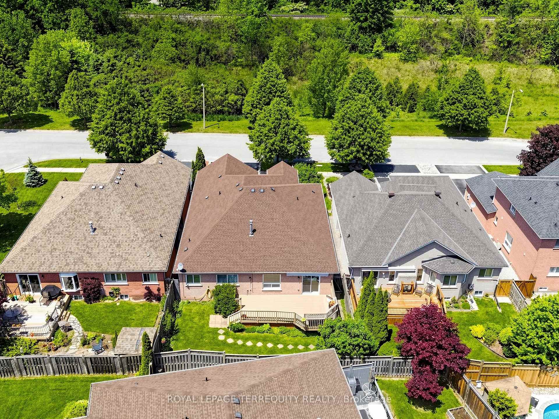 Photo 18 of 19 Johnson Crescent, Halton Hills, Georgetown — HOMEH