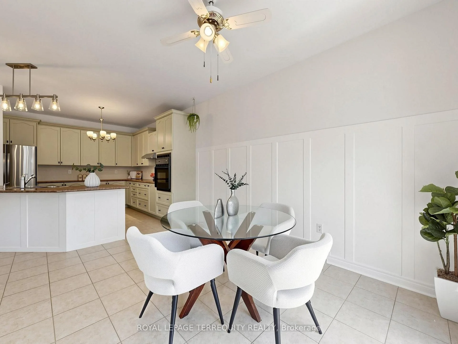 Photo 23 of 19 Johnson Crescent, Halton Hills, Georgetown — HOMEH