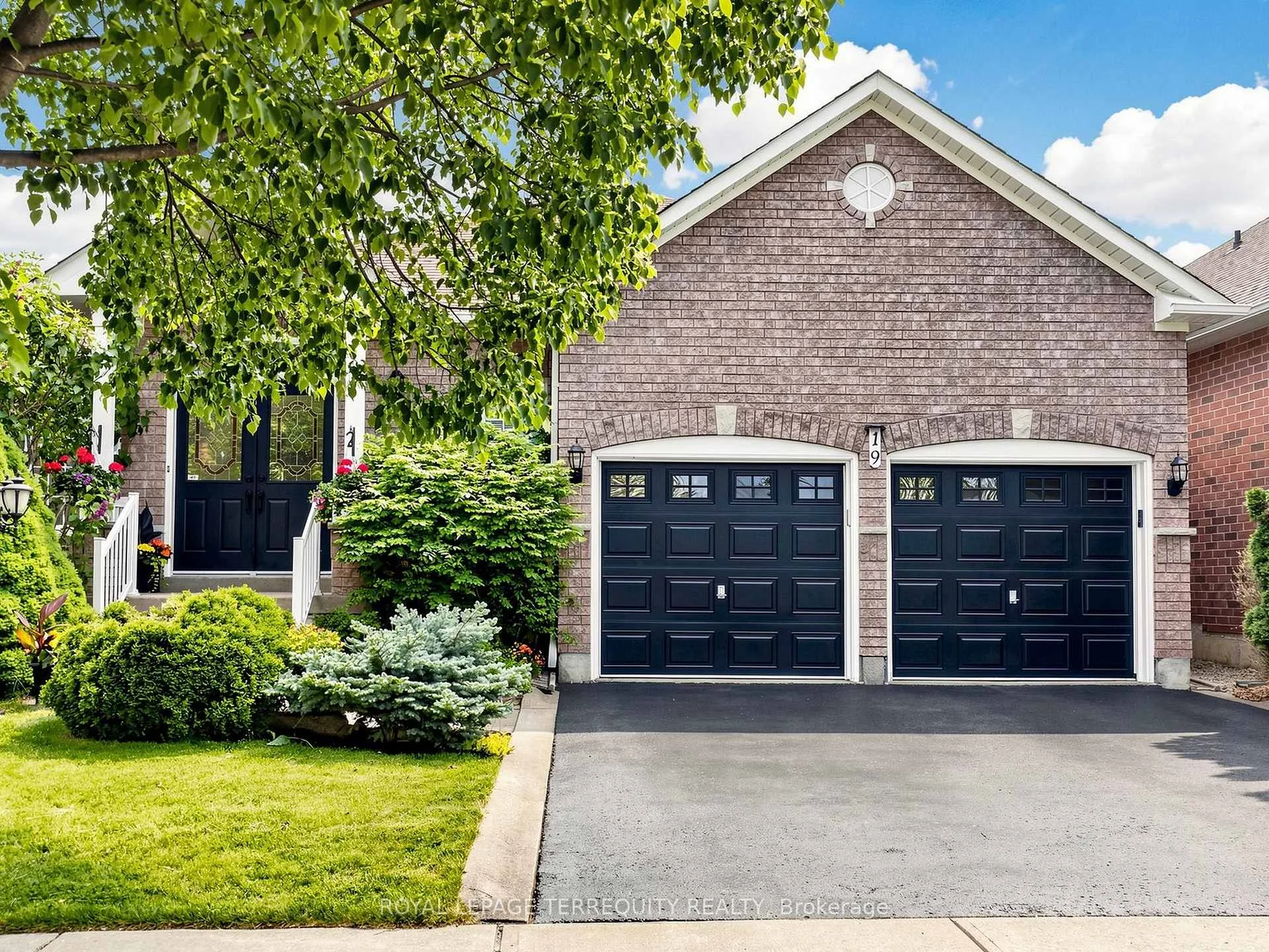 Photo 35 of 19 Johnson Crescent, Halton Hills, Georgetown — HOMEH