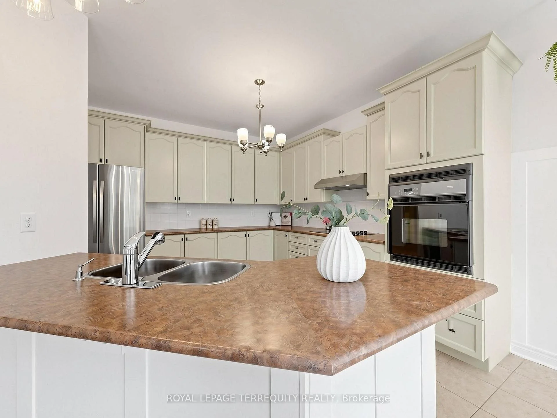 Photo 56 of 19 Johnson Crescent, Halton Hills, Georgetown — HOMEH