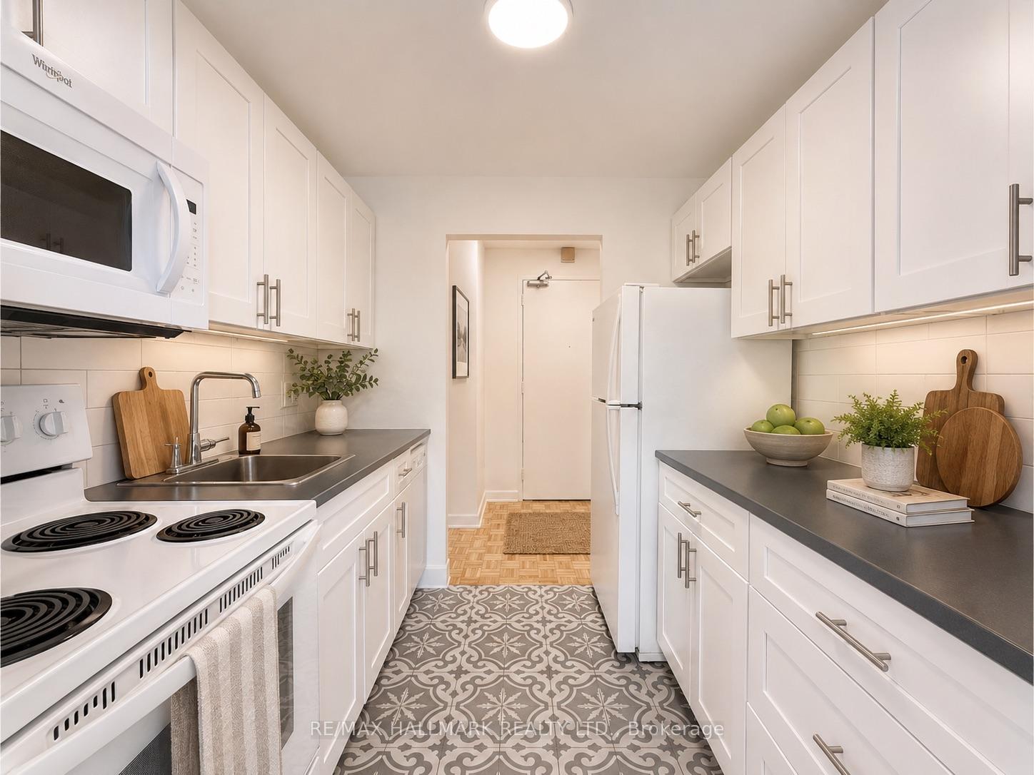 Photo 3 of Unit 101, 30 Upper Canada Drive, North York, St. Andrew-Windfields — HOMEH