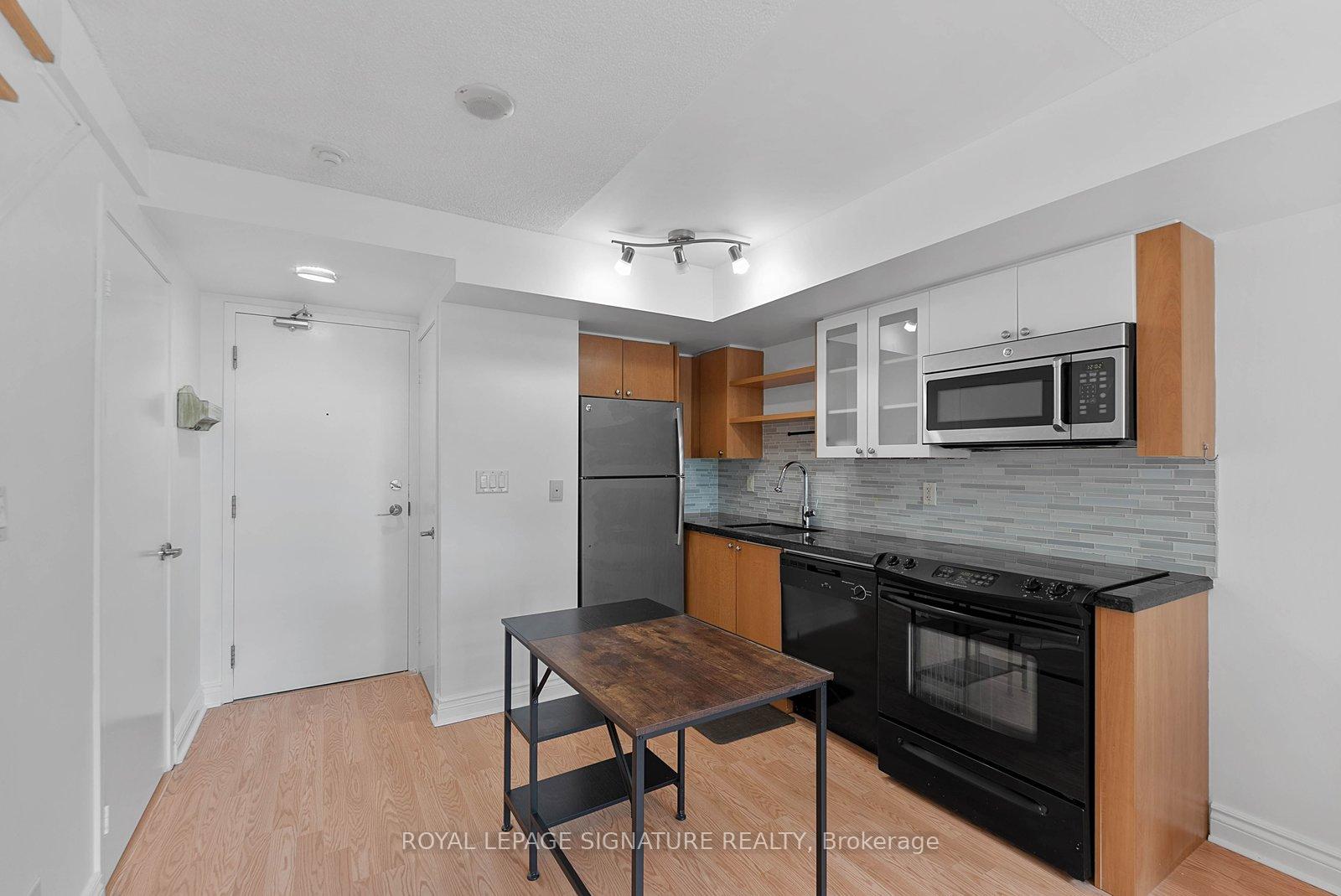 Photo 2 of Unit 831, 600 Fleet Street, Toronto, Waterfront Communities — HOMEH