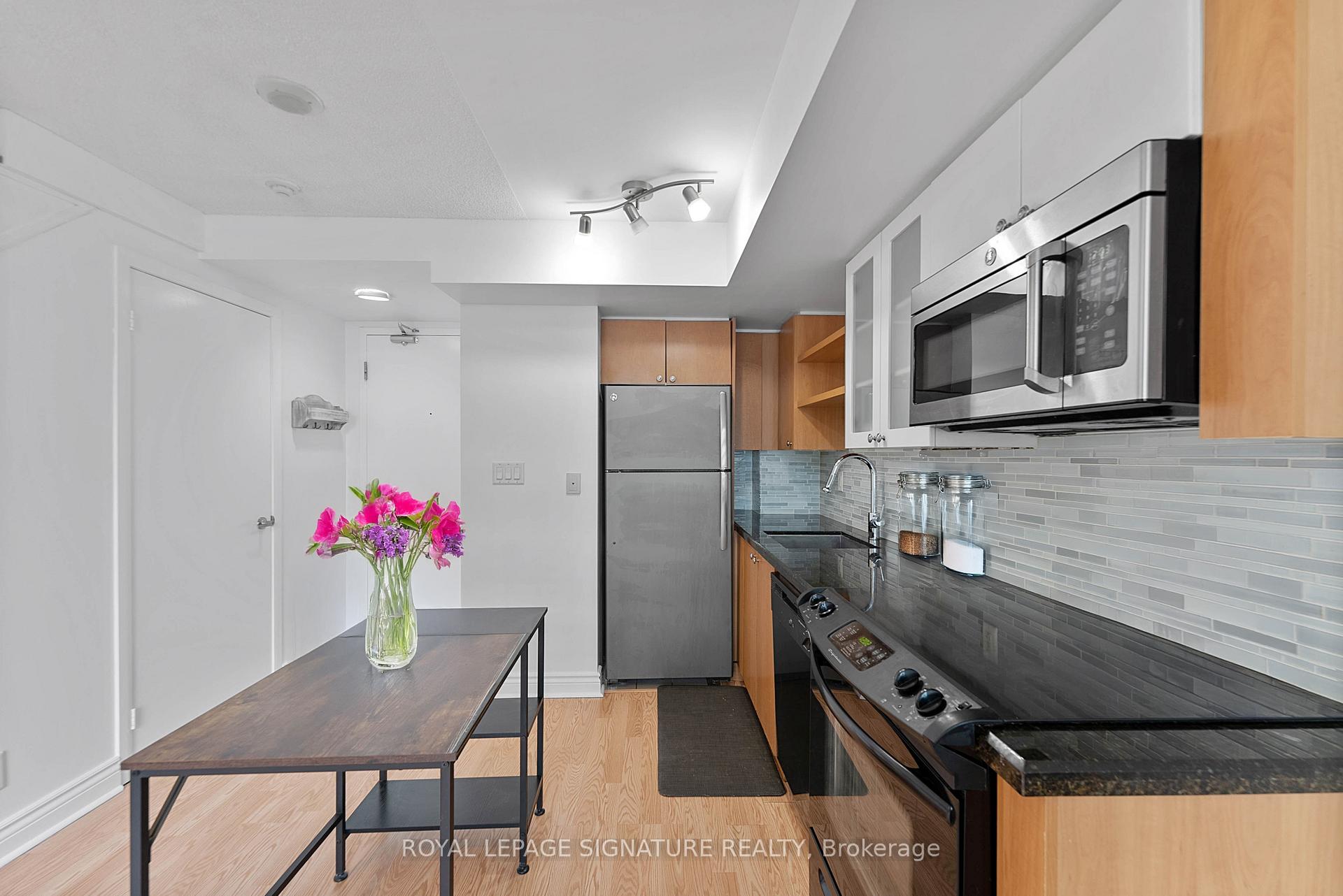 Photo 3 of Unit 831, 600 Fleet Street, Toronto, Waterfront Communities — HOMEH