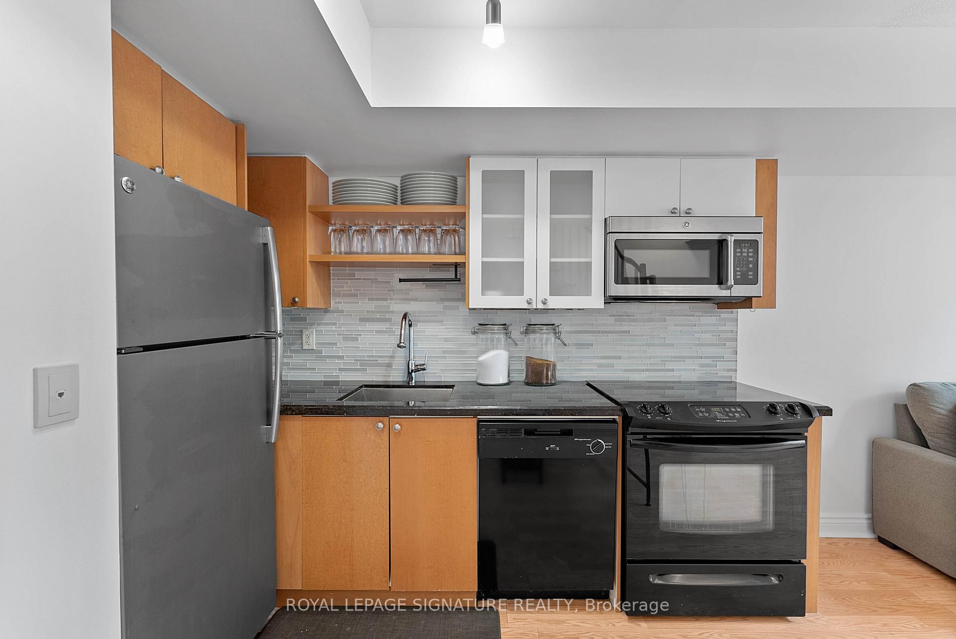 Photo 4 of Unit 831, 600 Fleet Street, Toronto, Waterfront Communities — HOMEH