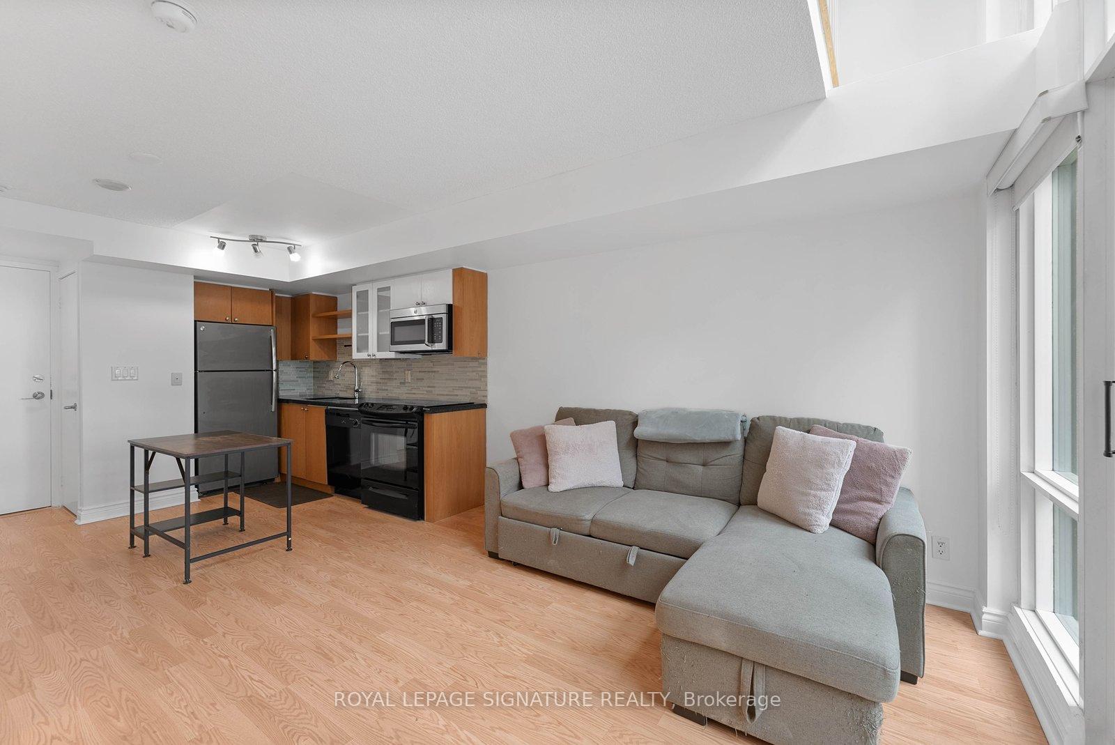 Photo 7 of Unit 831, 600 Fleet Street, Toronto, Waterfront Communities — HOMEH
