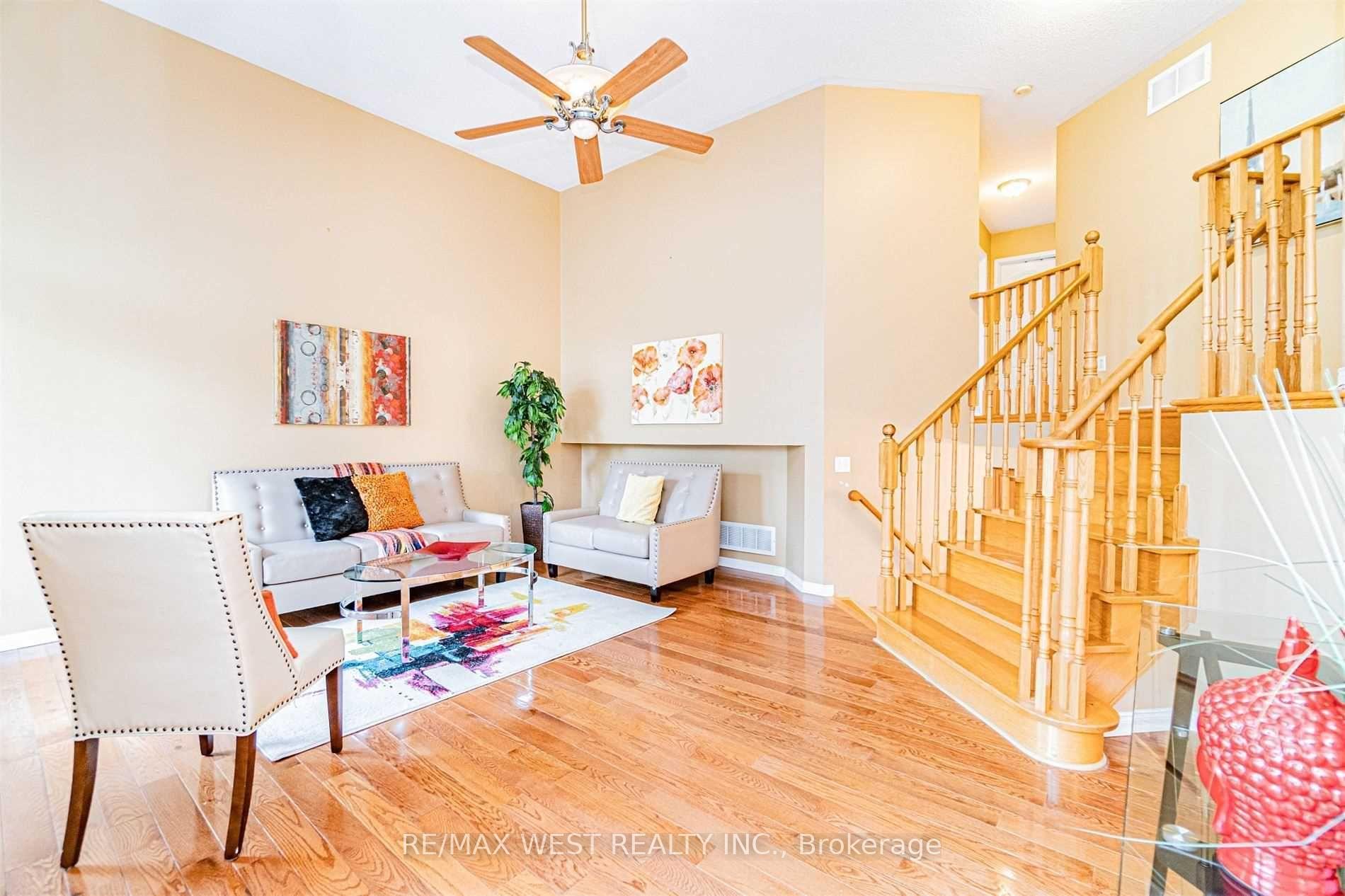 Photo 5 of 37 Charleswood Circle, Brampton, Fletcher's Meadow — HOMEH