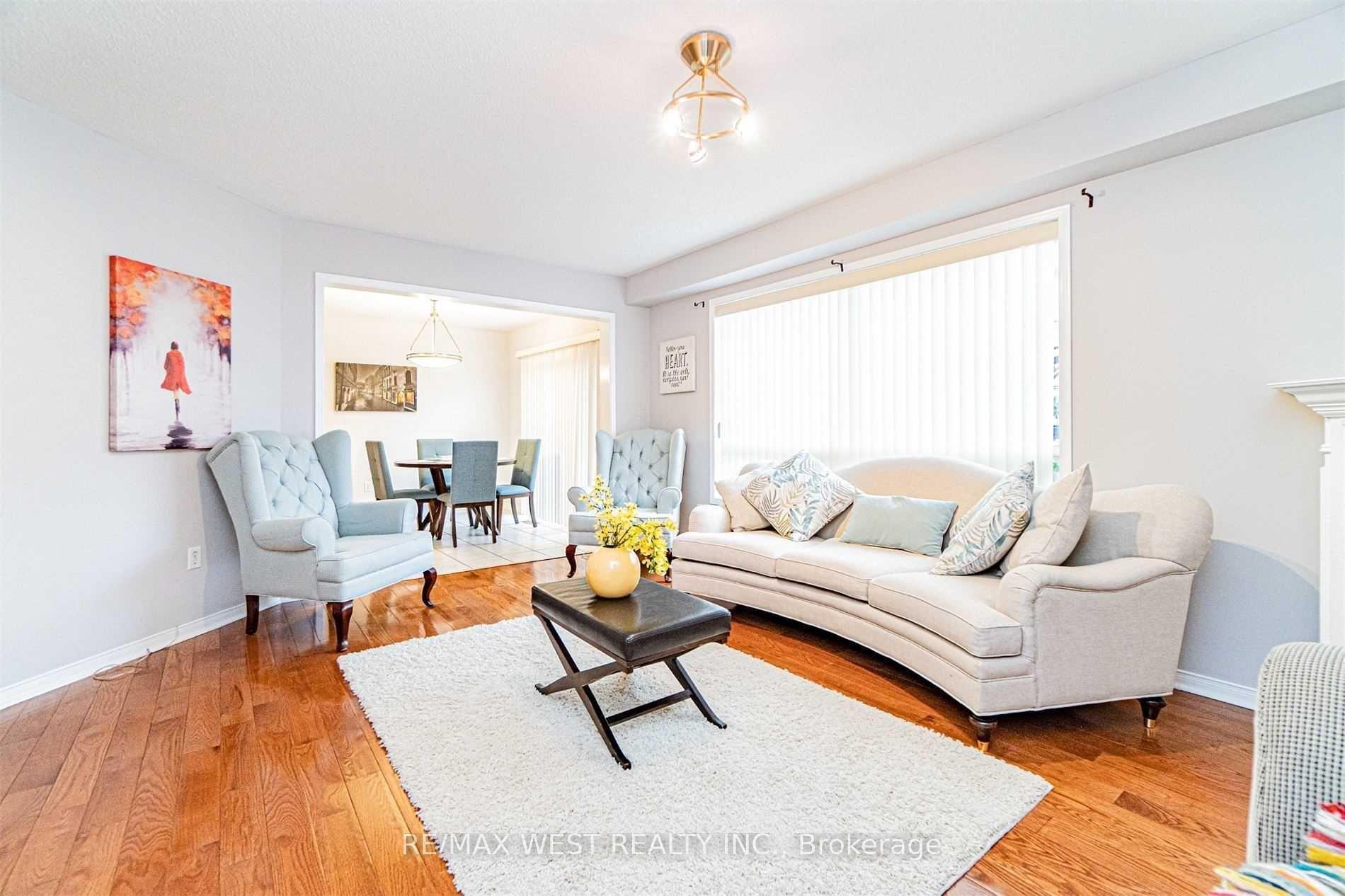 Photo 7 of 37 Charleswood Circle, Brampton, Fletcher's Meadow — HOMEH