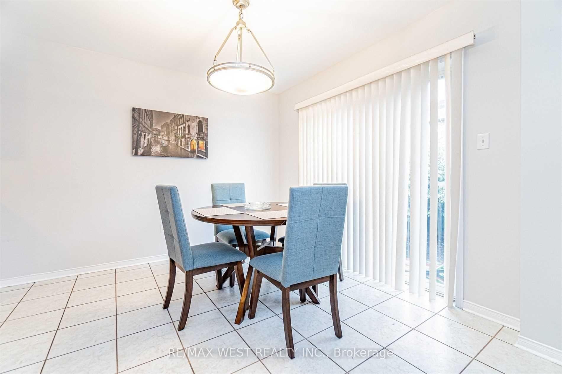 Photo 9 of 37 Charleswood Circle, Brampton, Fletcher's Meadow — HOMEH