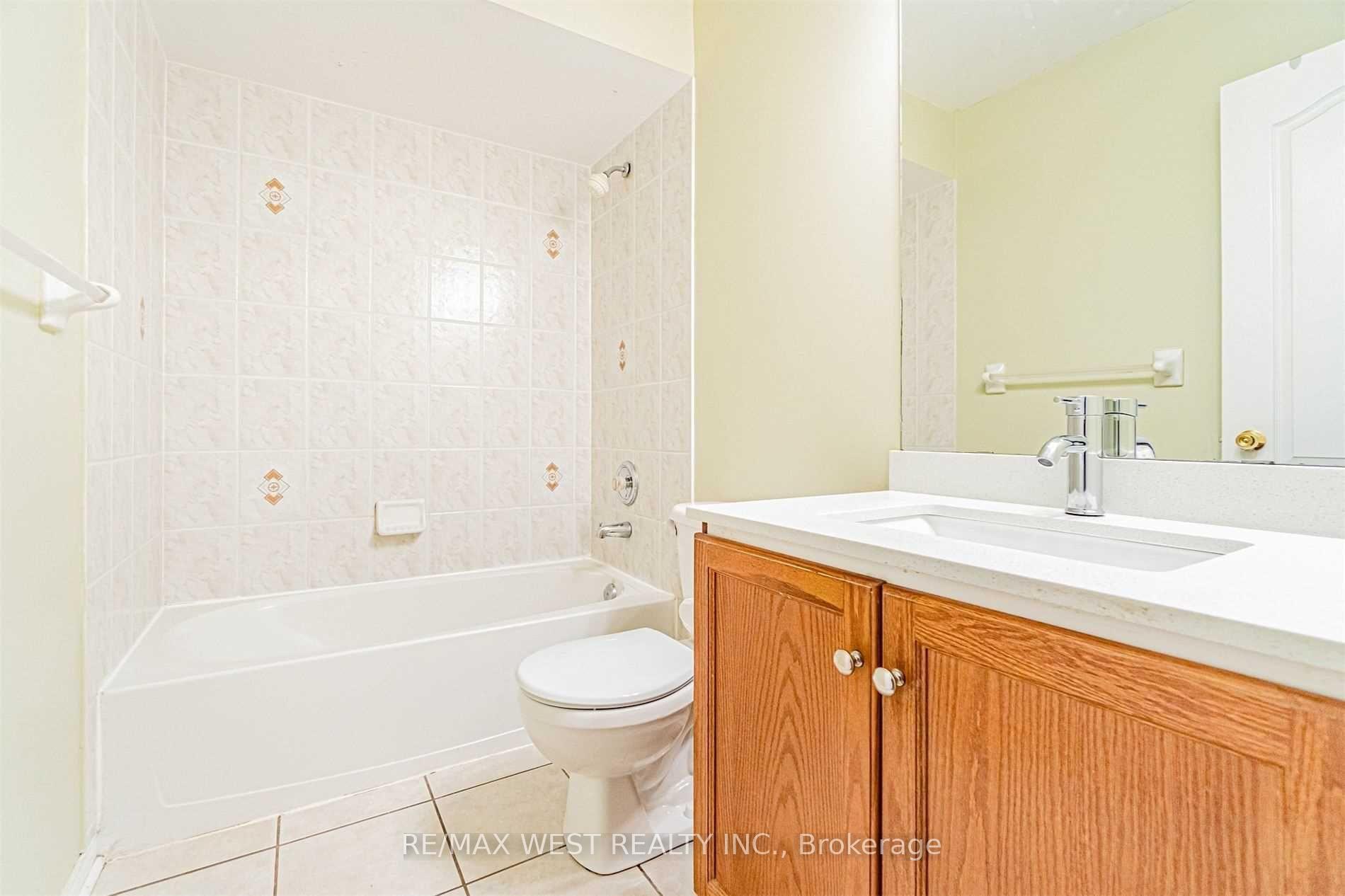 Photo 12 of 37 Charleswood Circle, Brampton, Fletcher's Meadow — HOMEH