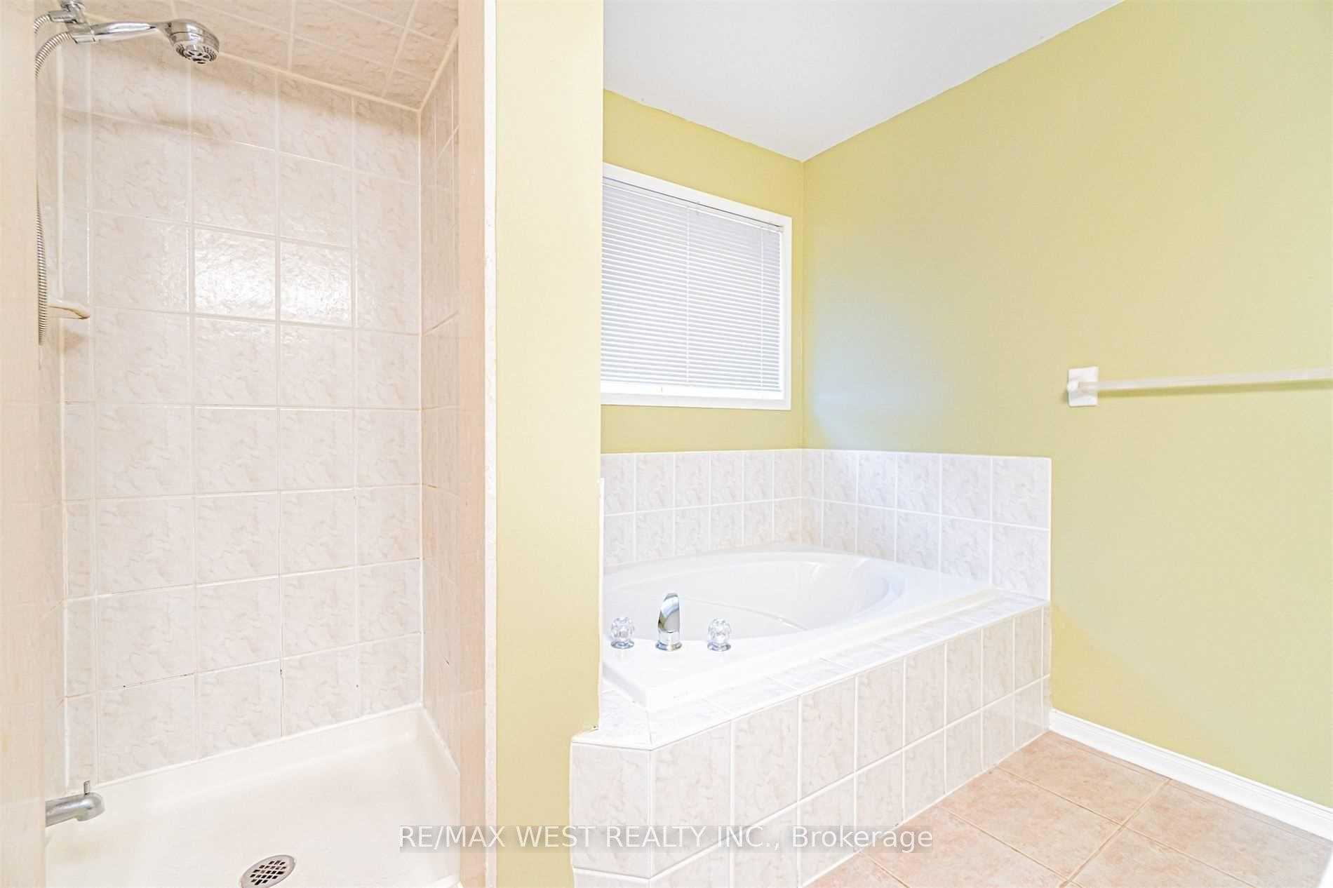 Photo 14 of 37 Charleswood Circle, Brampton, Fletcher's Meadow — HOMEH