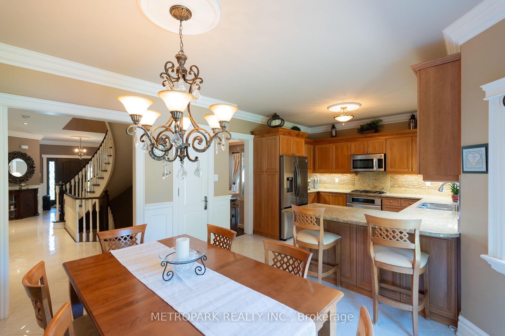 Photo 7 of 56 Bindertwine Boulevard, Vaughan, Kleinburg — HOMEH