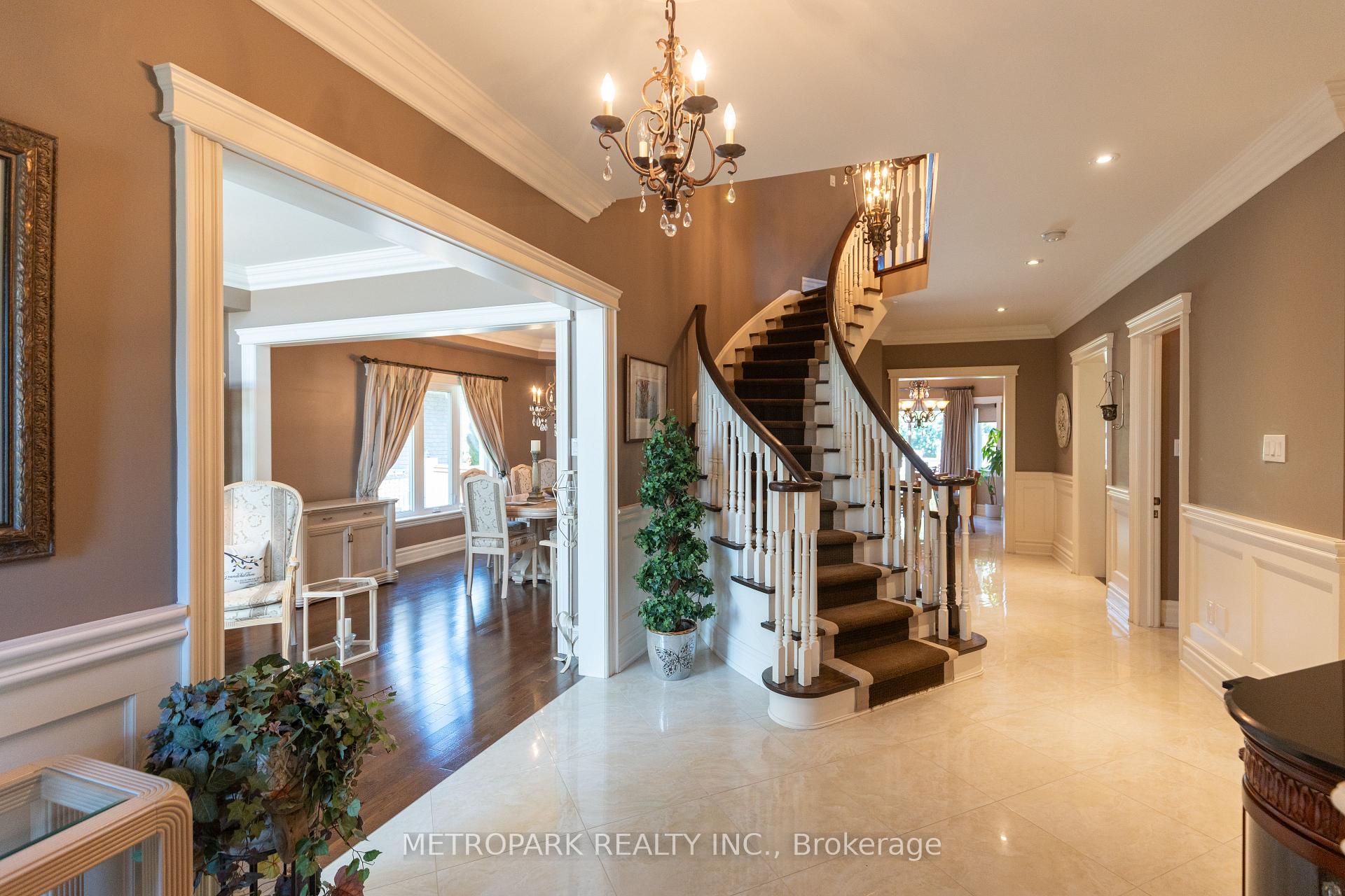 Photo 9 of 56 Bindertwine Boulevard, Vaughan, Kleinburg — HOMEH