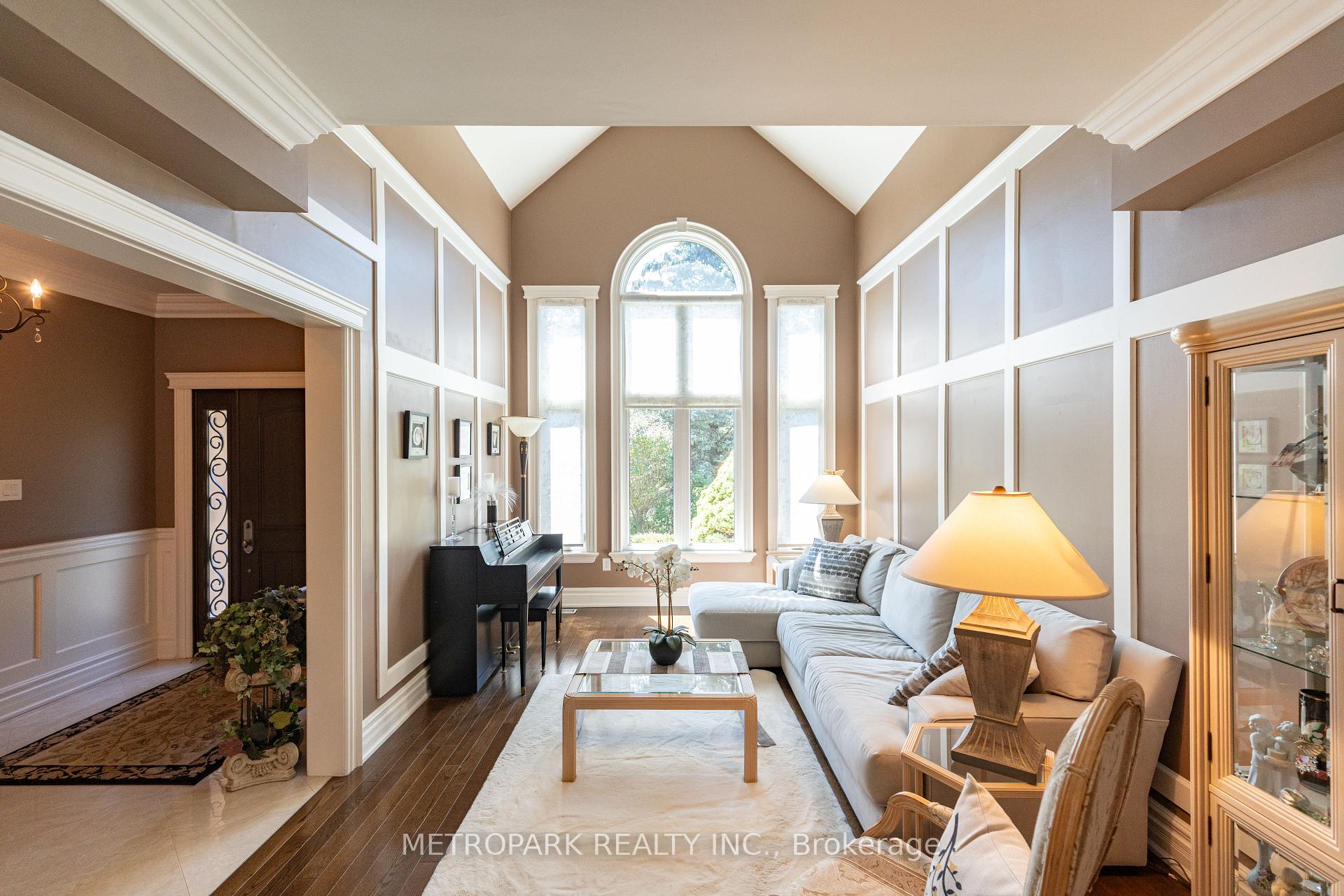 Photo 12 of 56 Bindertwine Boulevard, Vaughan, Kleinburg — HOMEH