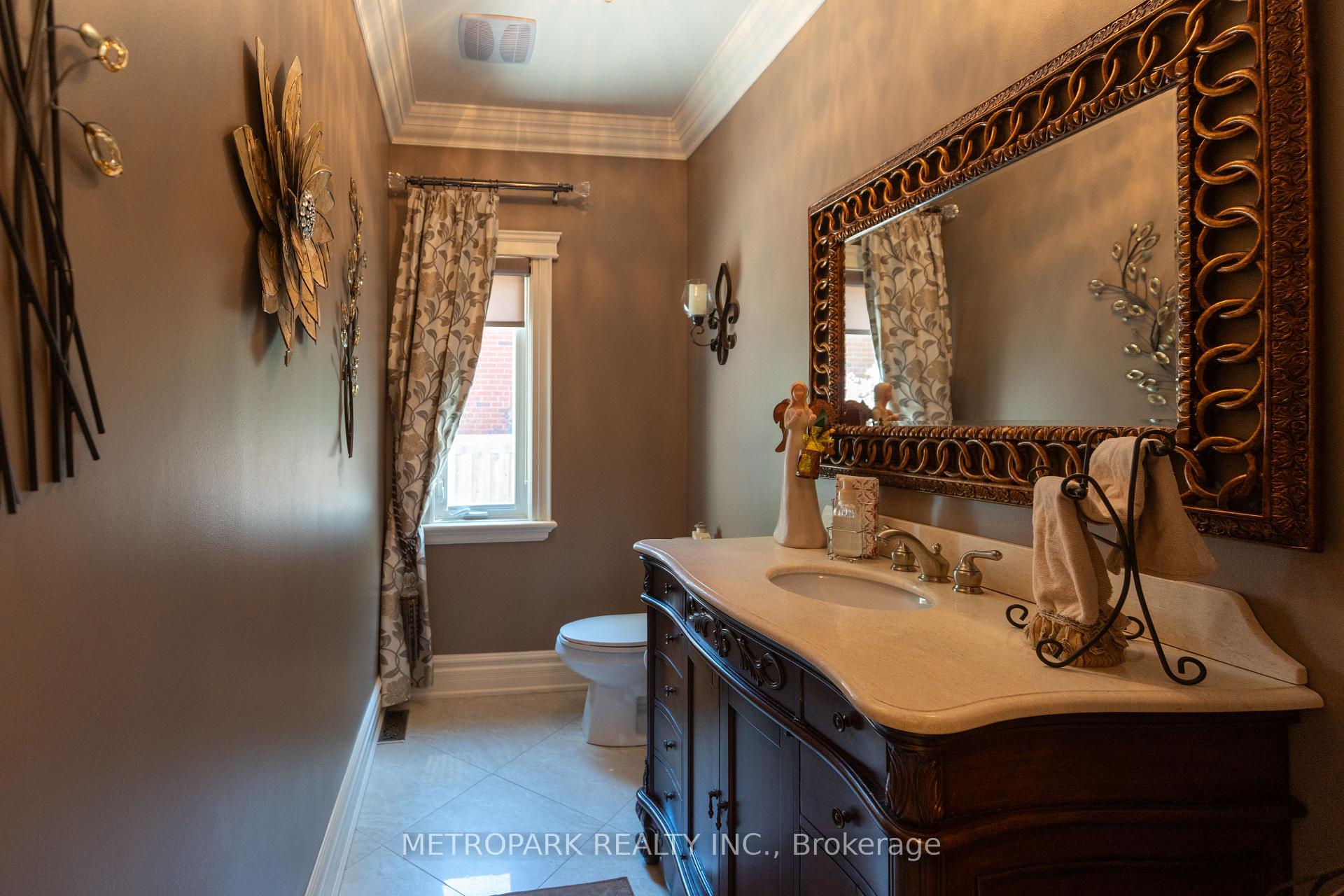 Photo 14 of 56 Bindertwine Boulevard, Vaughan, Kleinburg — HOMEH