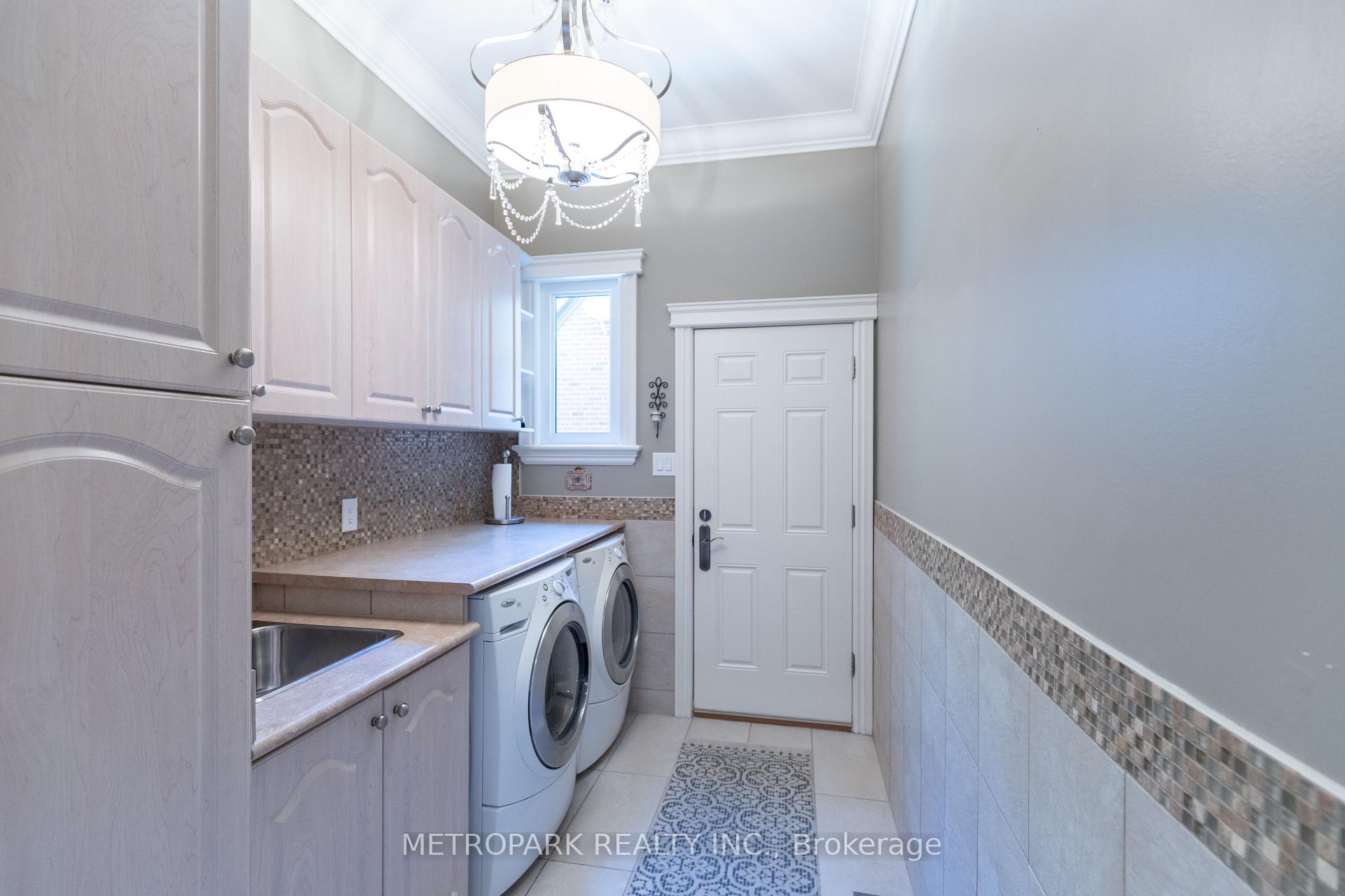 Photo 15 of 56 Bindertwine Boulevard, Vaughan, Kleinburg — HOMEH