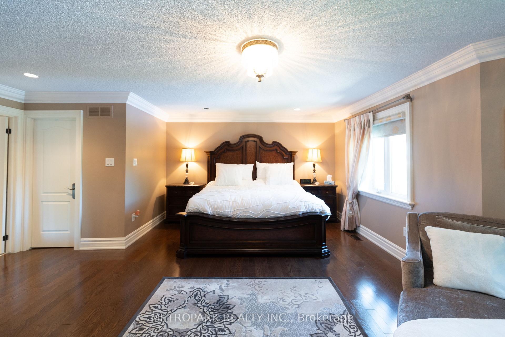 Photo 16 of 56 Bindertwine Boulevard, Vaughan, Kleinburg — HOMEH