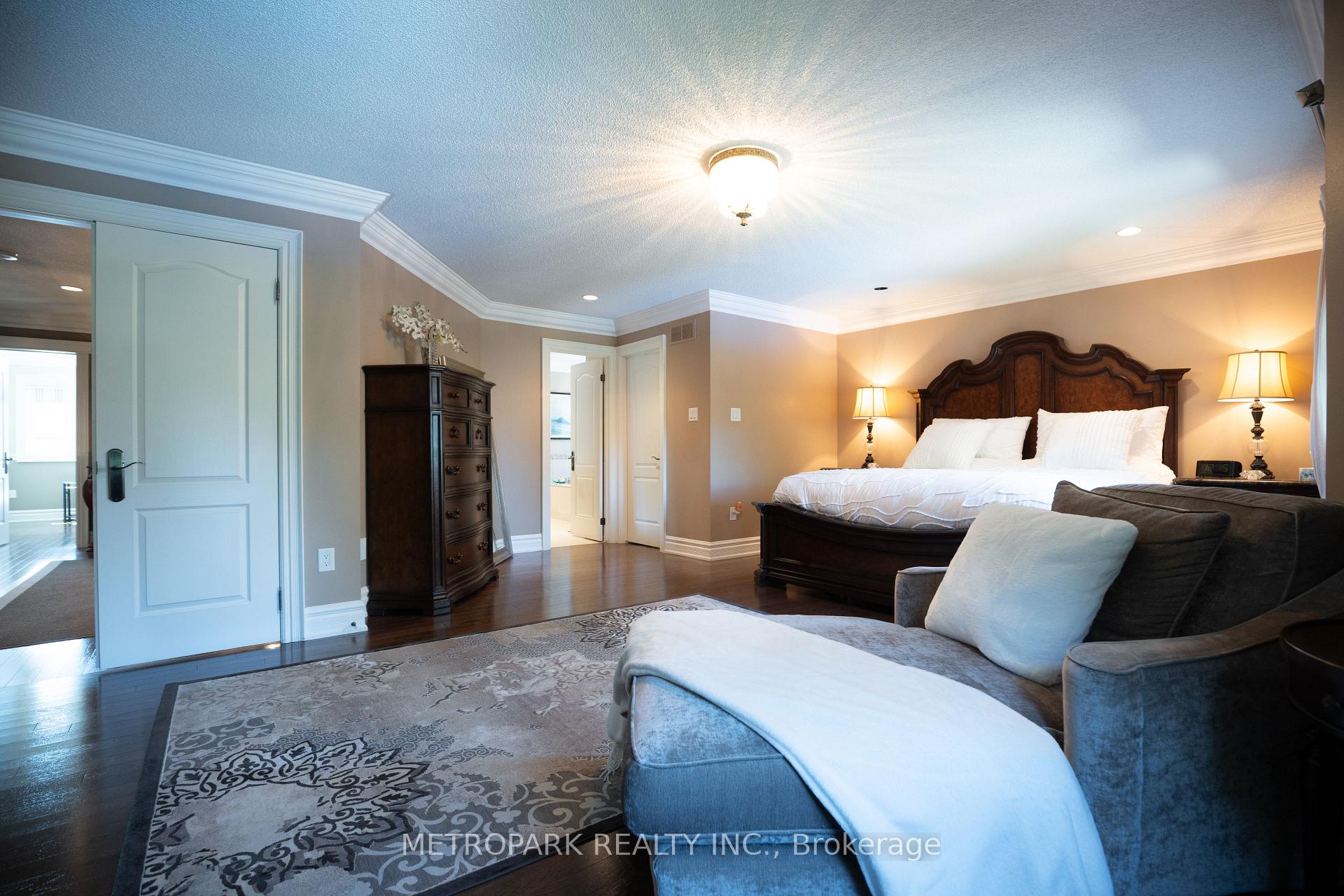 Photo 17 of 56 Bindertwine Boulevard, Vaughan, Kleinburg — HOMEH