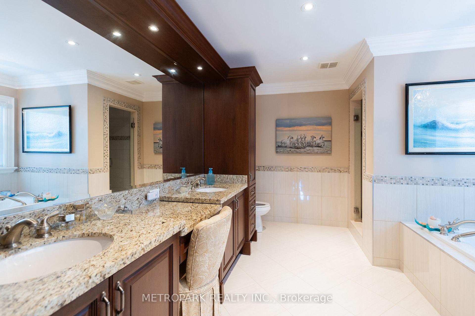 Photo 18 of 56 Bindertwine Boulevard, Vaughan, Kleinburg — HOMEH