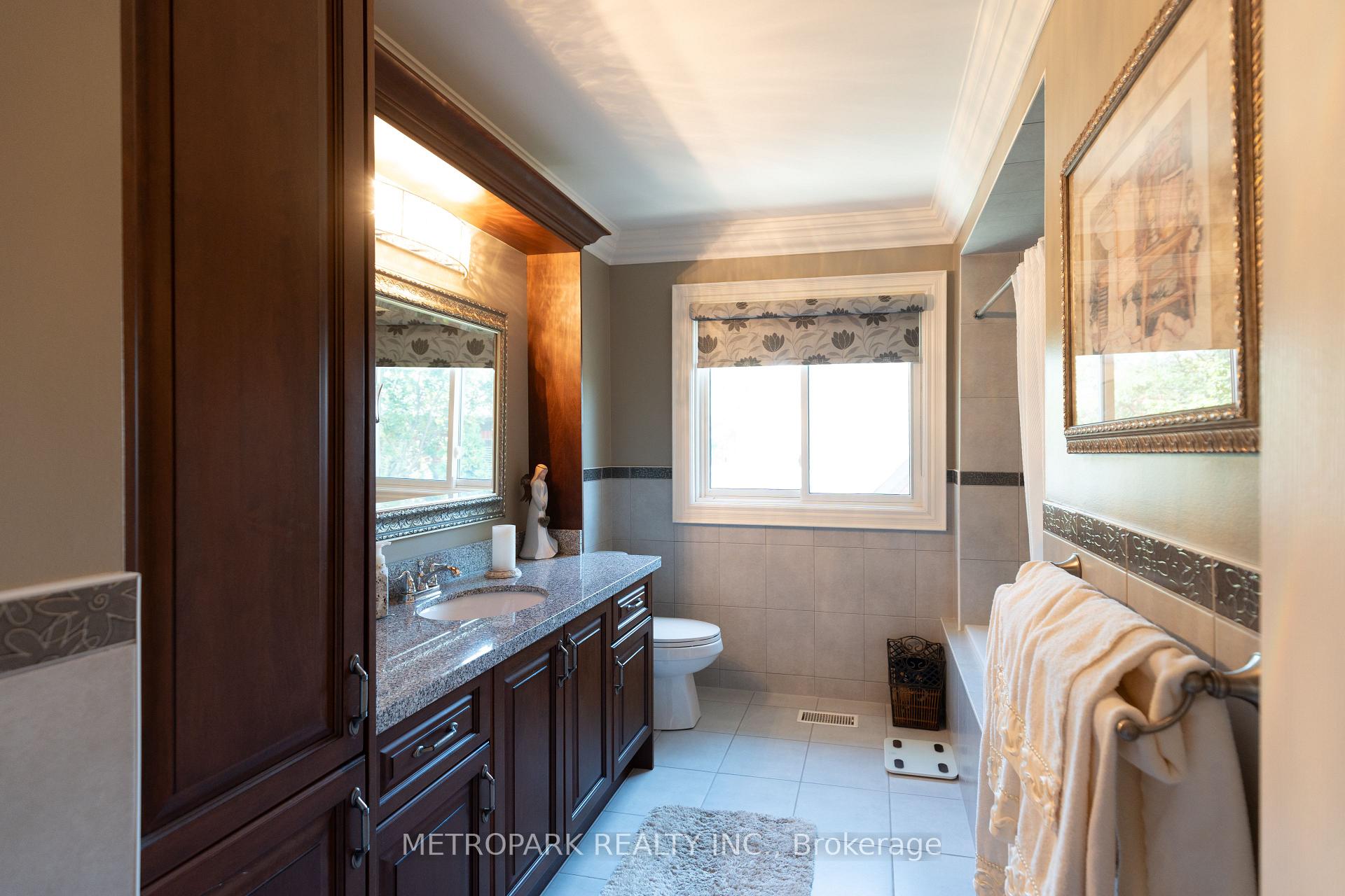 Photo 21 of 56 Bindertwine Boulevard, Vaughan, Kleinburg — HOMEH