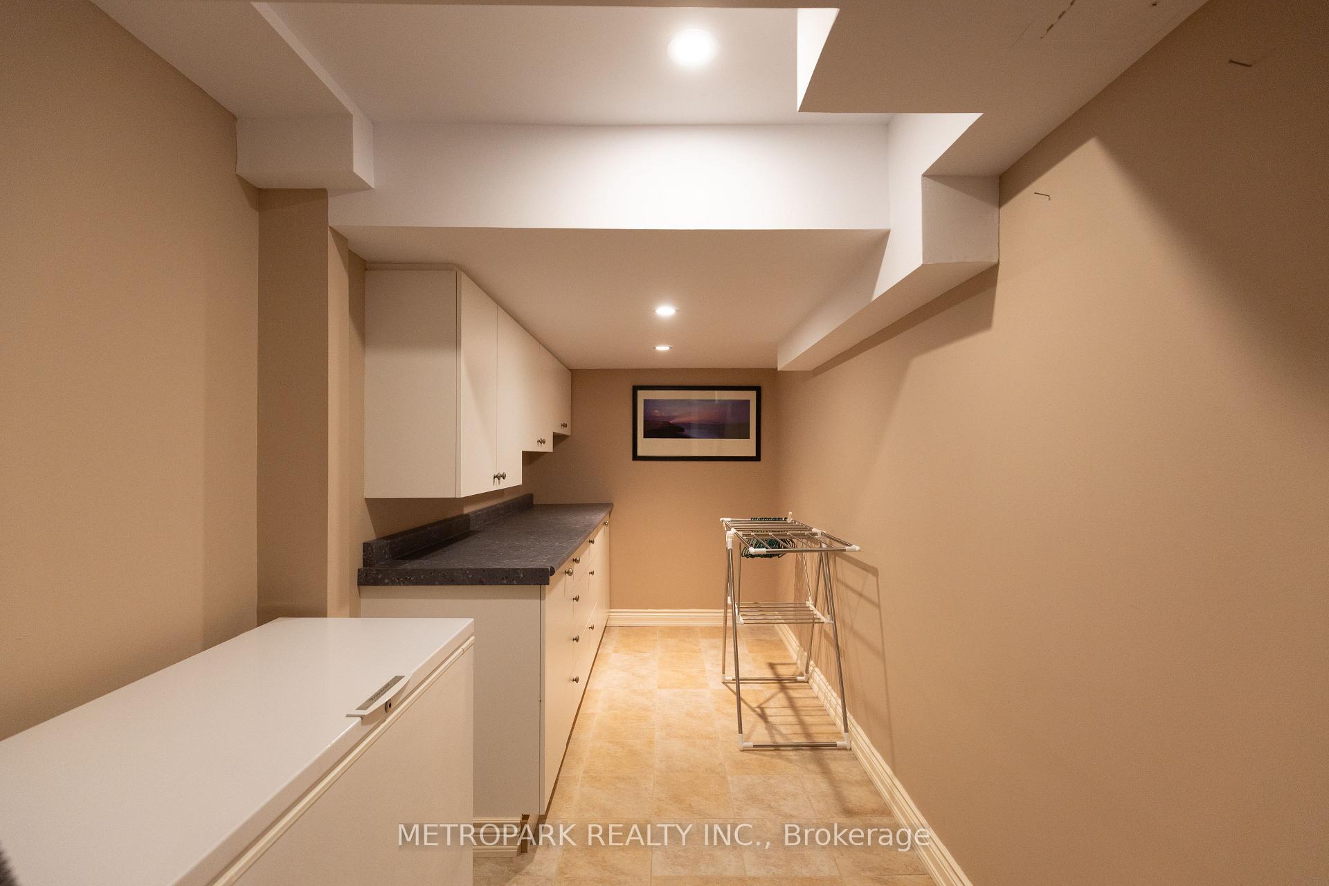 Photo 24 of 56 Bindertwine Boulevard, Vaughan, Kleinburg — HOMEH