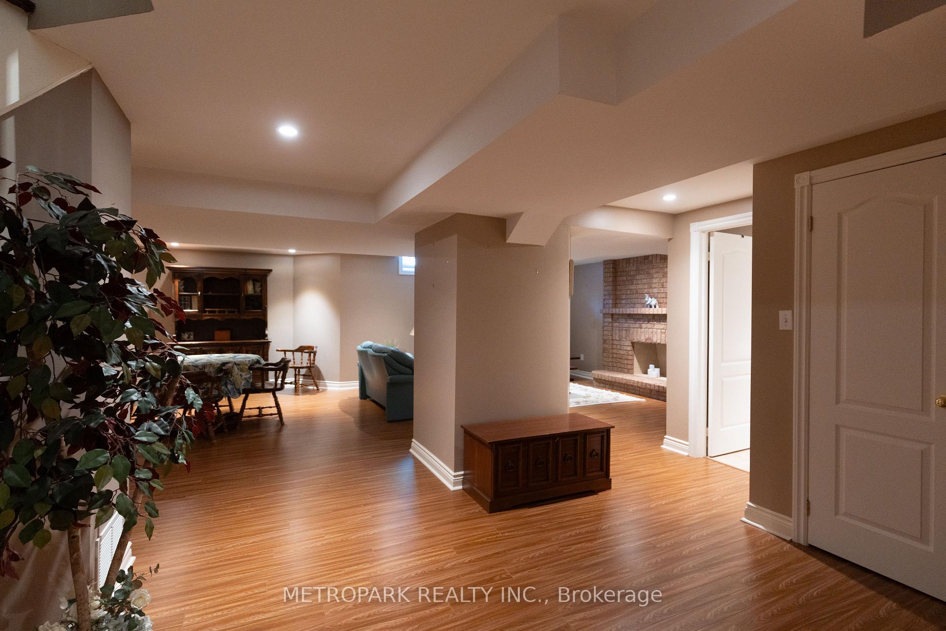 Photo 25 of 56 Bindertwine Boulevard, Vaughan, Kleinburg — HOMEH