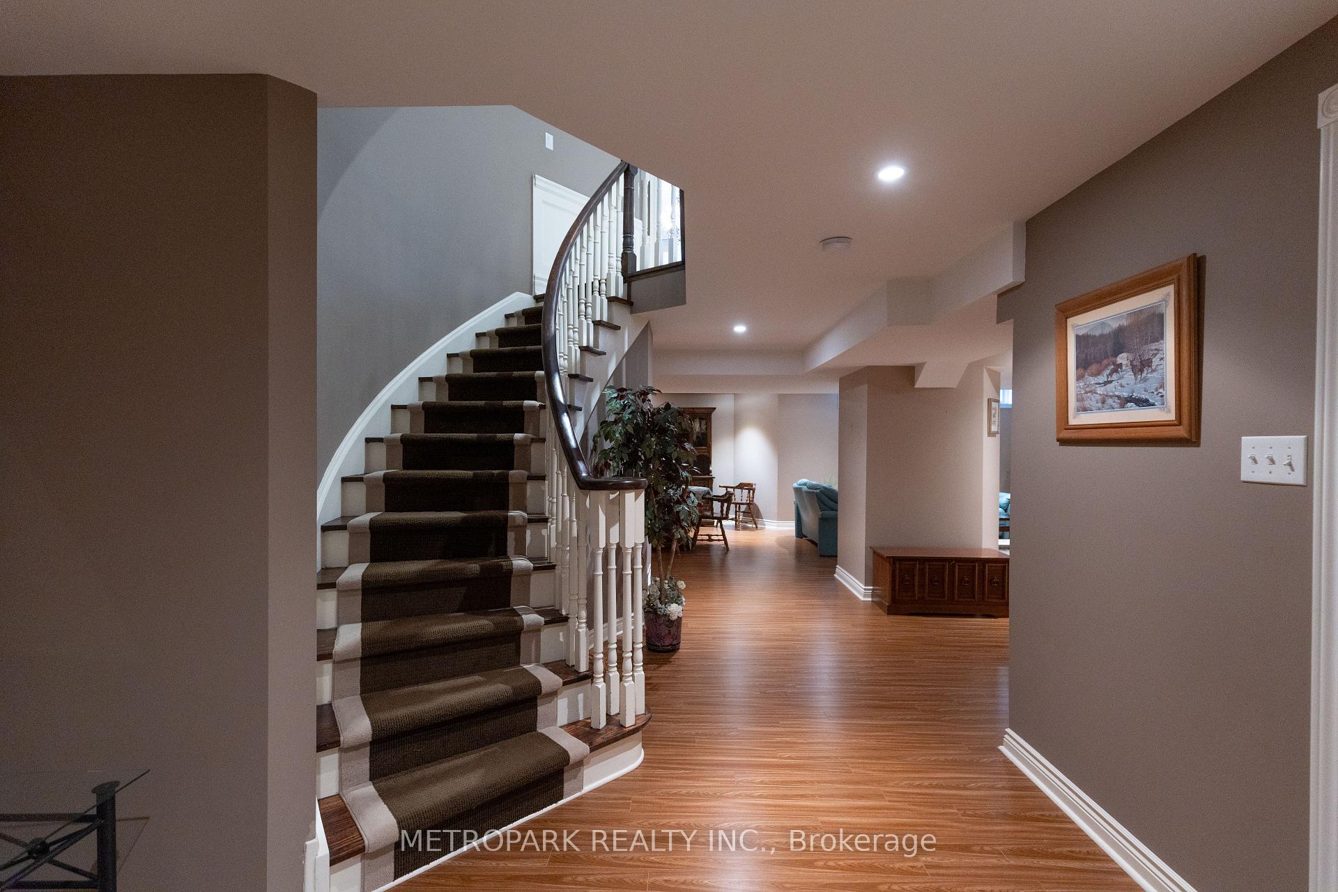 Photo 27 of 56 Bindertwine Boulevard, Vaughan, Kleinburg — HOMEH