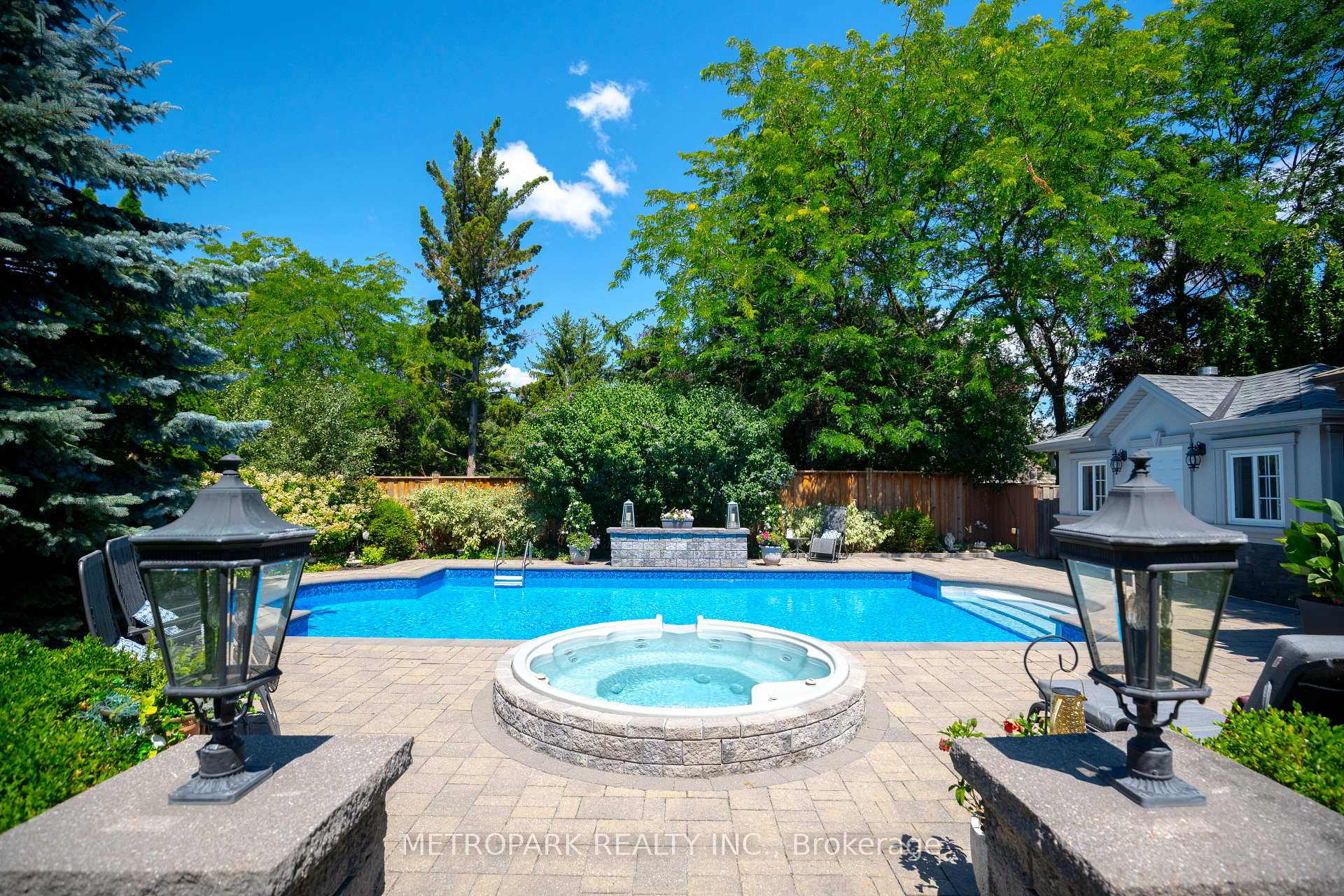 Photo 34 of 56 Bindertwine Boulevard, Vaughan, Kleinburg — HOMEH