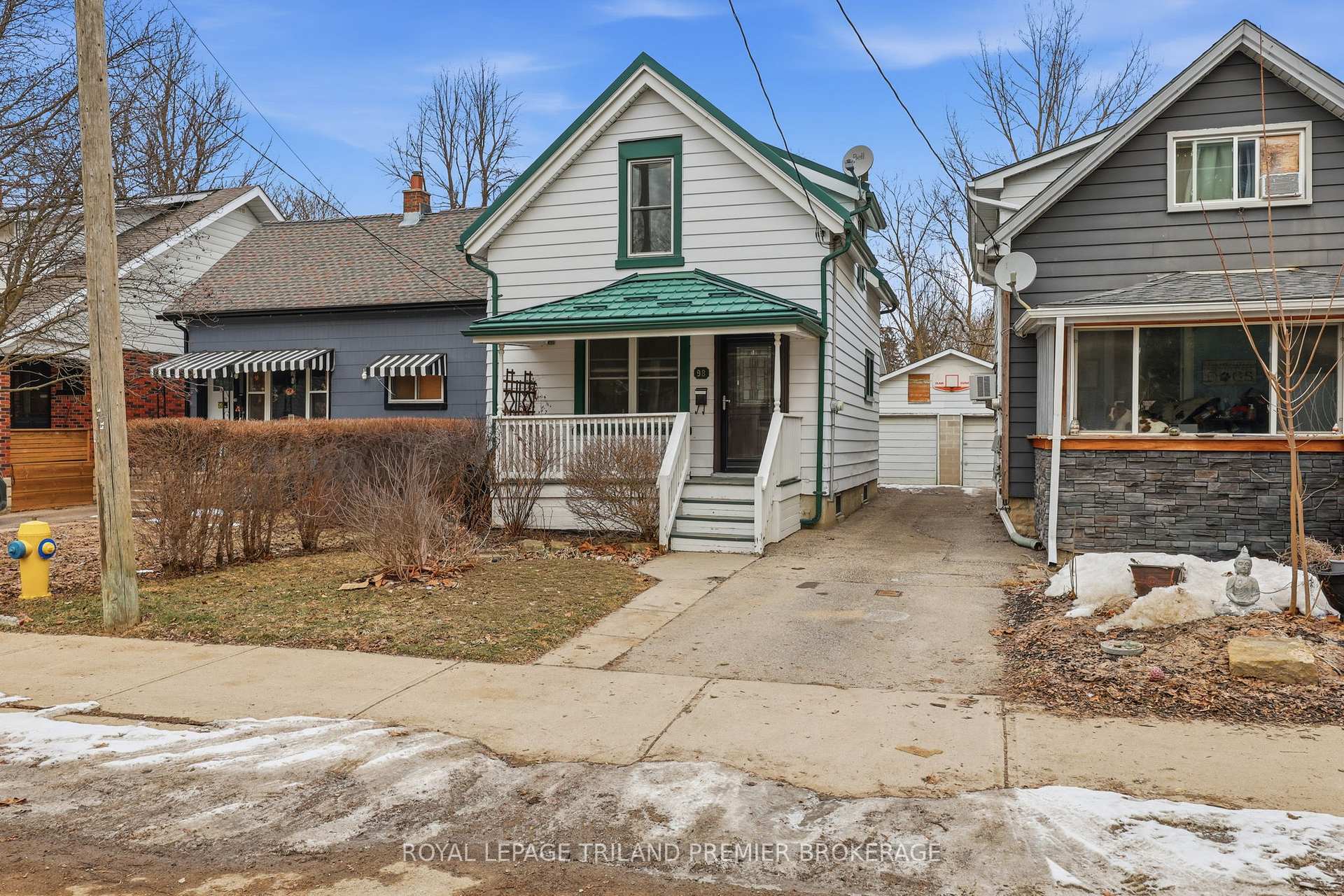 Photo 3 of 98 Briscoe Street E, London, South F — HOMEH