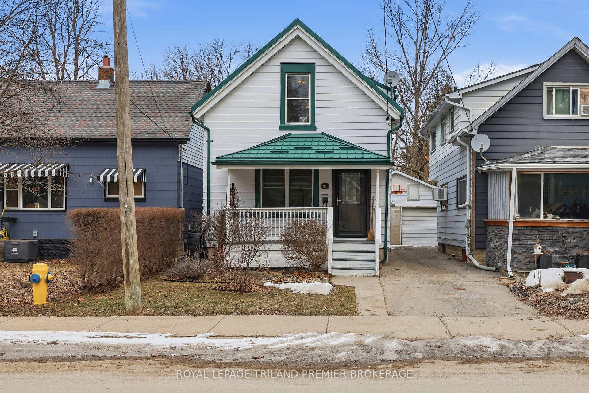 Photo 5 of 98 Briscoe Street E, London, South F — HOMEH