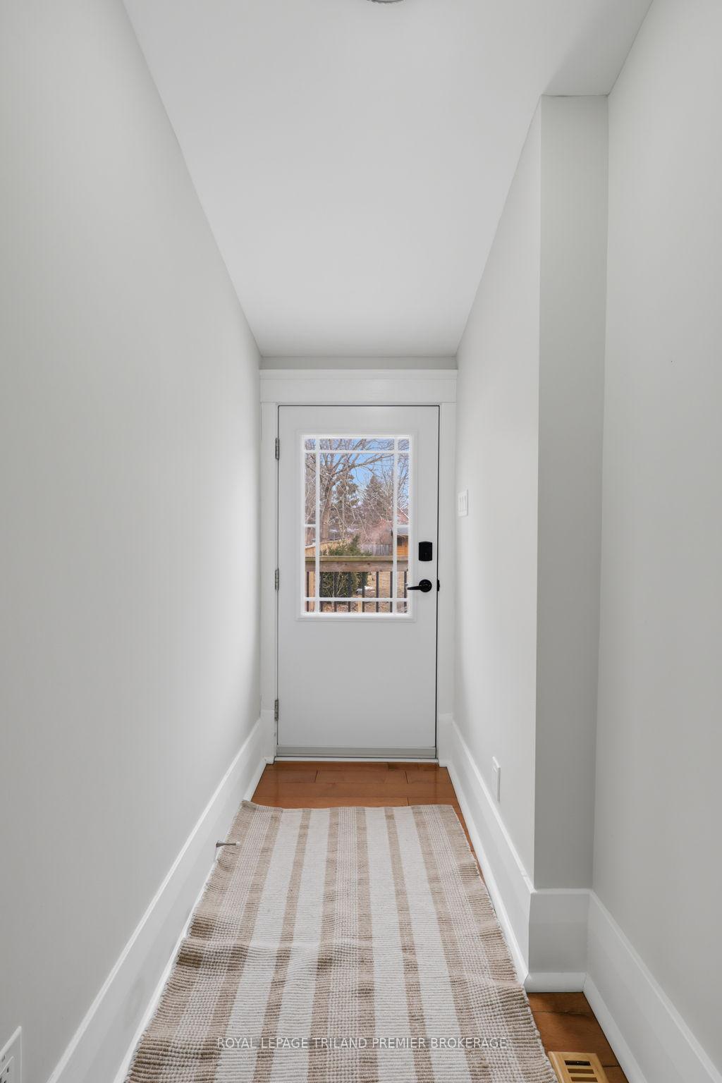 Photo 25 of 98 Briscoe Street E, London, South F — HOMEH