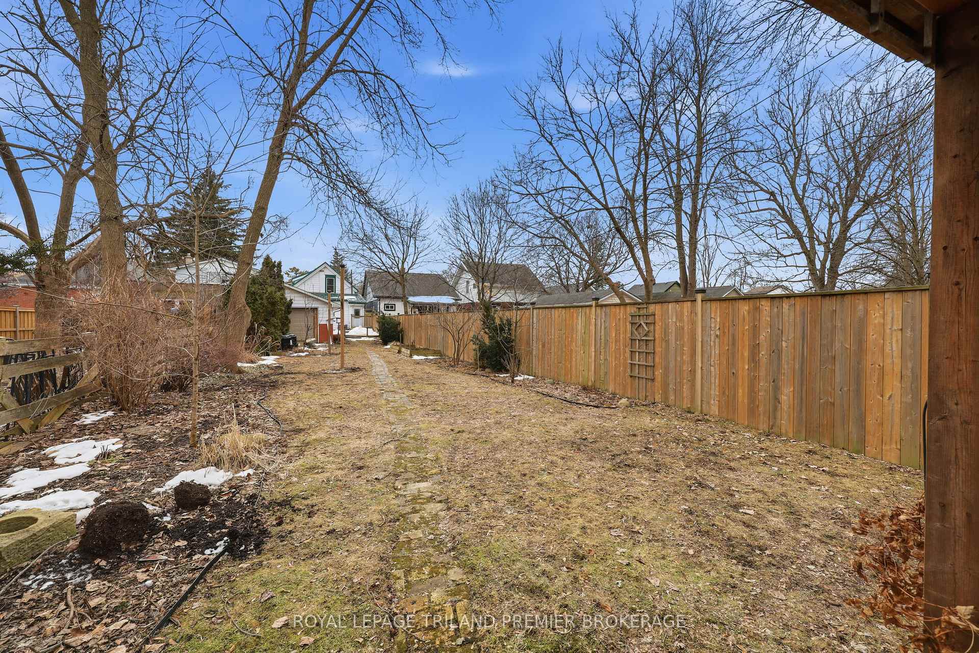 Photo 44 of 98 Briscoe Street E, London, South F — HOMEH