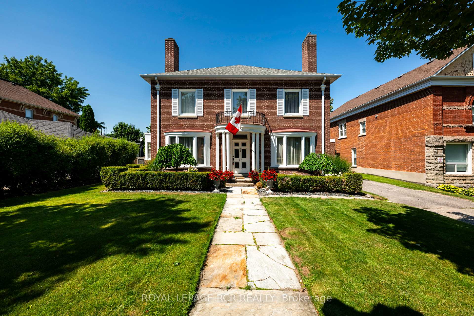Photo 3 of 17 First Avenue, Orangeville — HOMEH