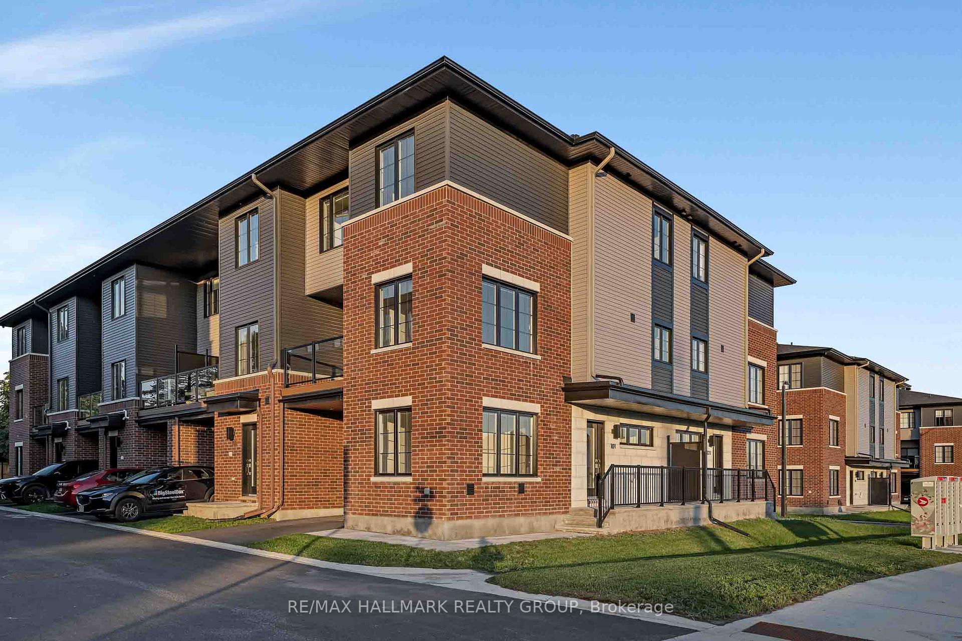 Front of 422 Rolling Meadow Crescent