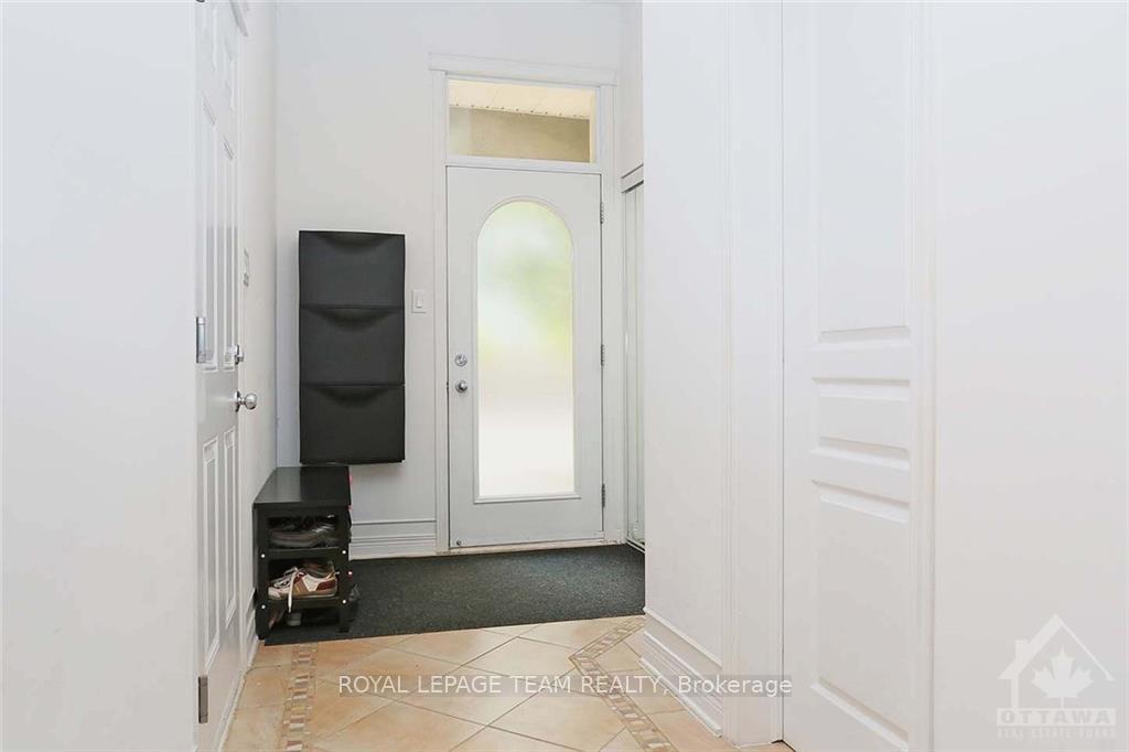 Photo 3 of 68 Encore Private, Ottawa, City View/Skyline/Fisher Heights/Parkwood Hills — HOMEH
