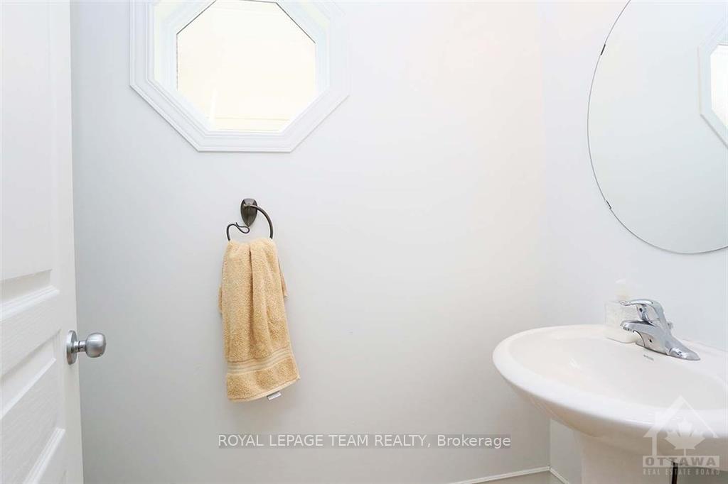 Photo 4 of 68 Encore Private, Ottawa, City View/Skyline/Fisher Heights/Parkwood Hills — HOMEH