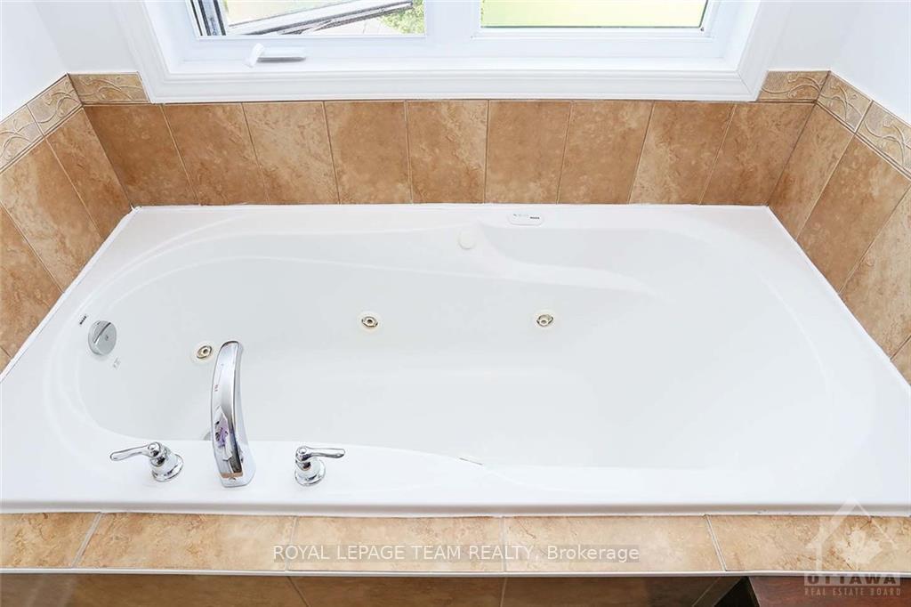 Photo 19 of 68 Encore Private, Ottawa, City View/Skyline/Fisher Heights/Parkwood Hills — HOMEH