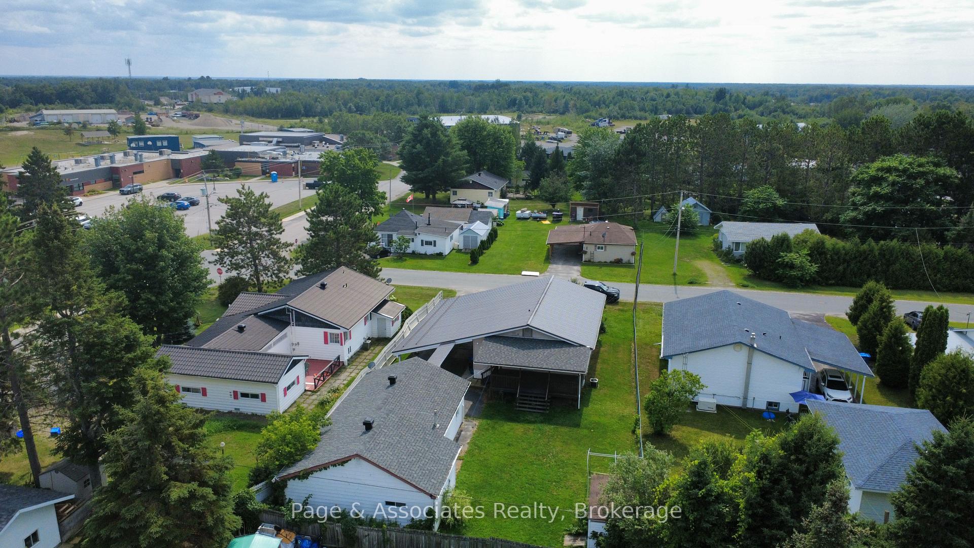 Photo 3 of 198 Montreal Street, West Nipissing, Sturgeon Falls — HOMEH