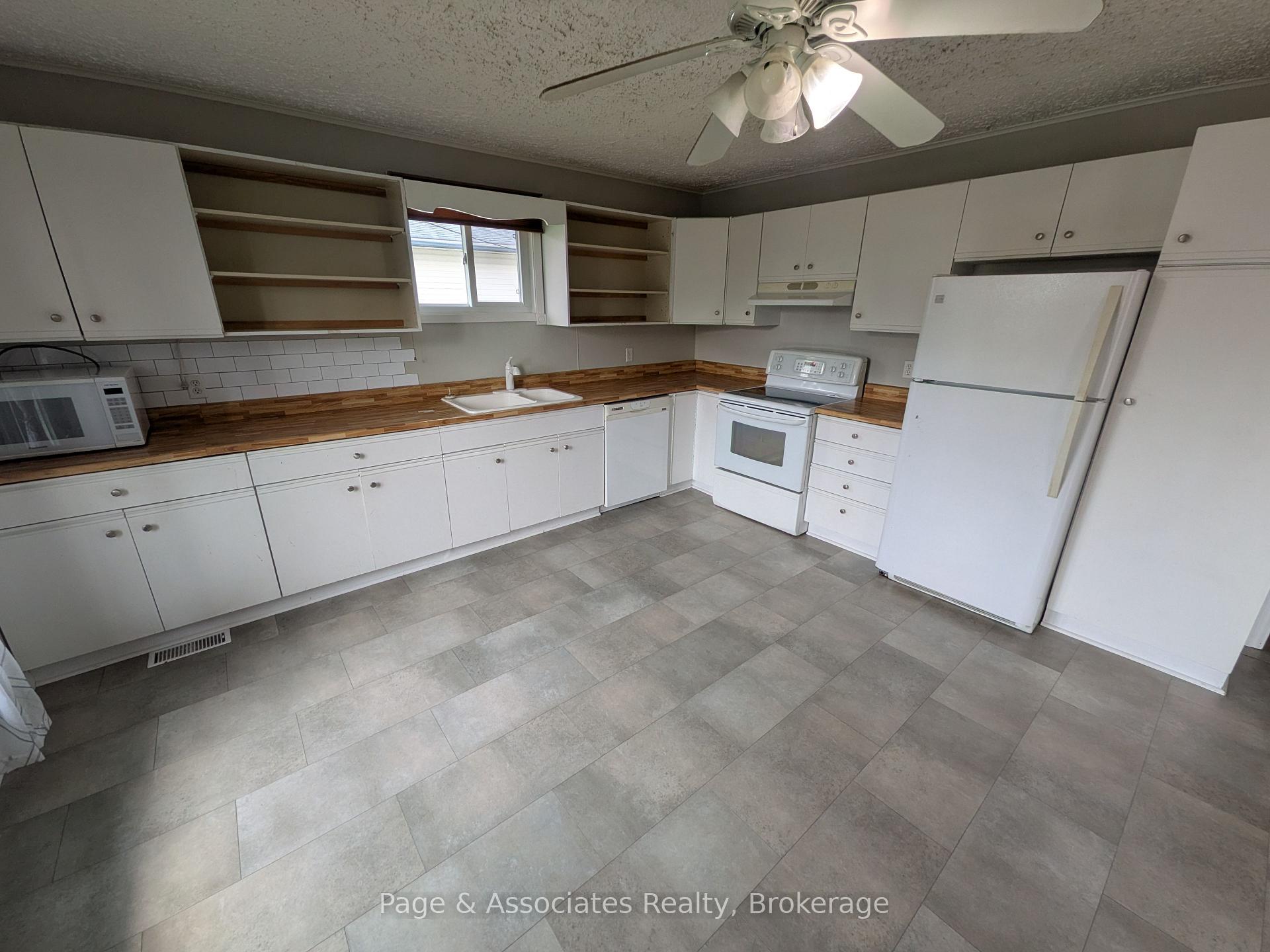 Photo 5 of 198 Montreal Street, West Nipissing, Sturgeon Falls — HOMEH