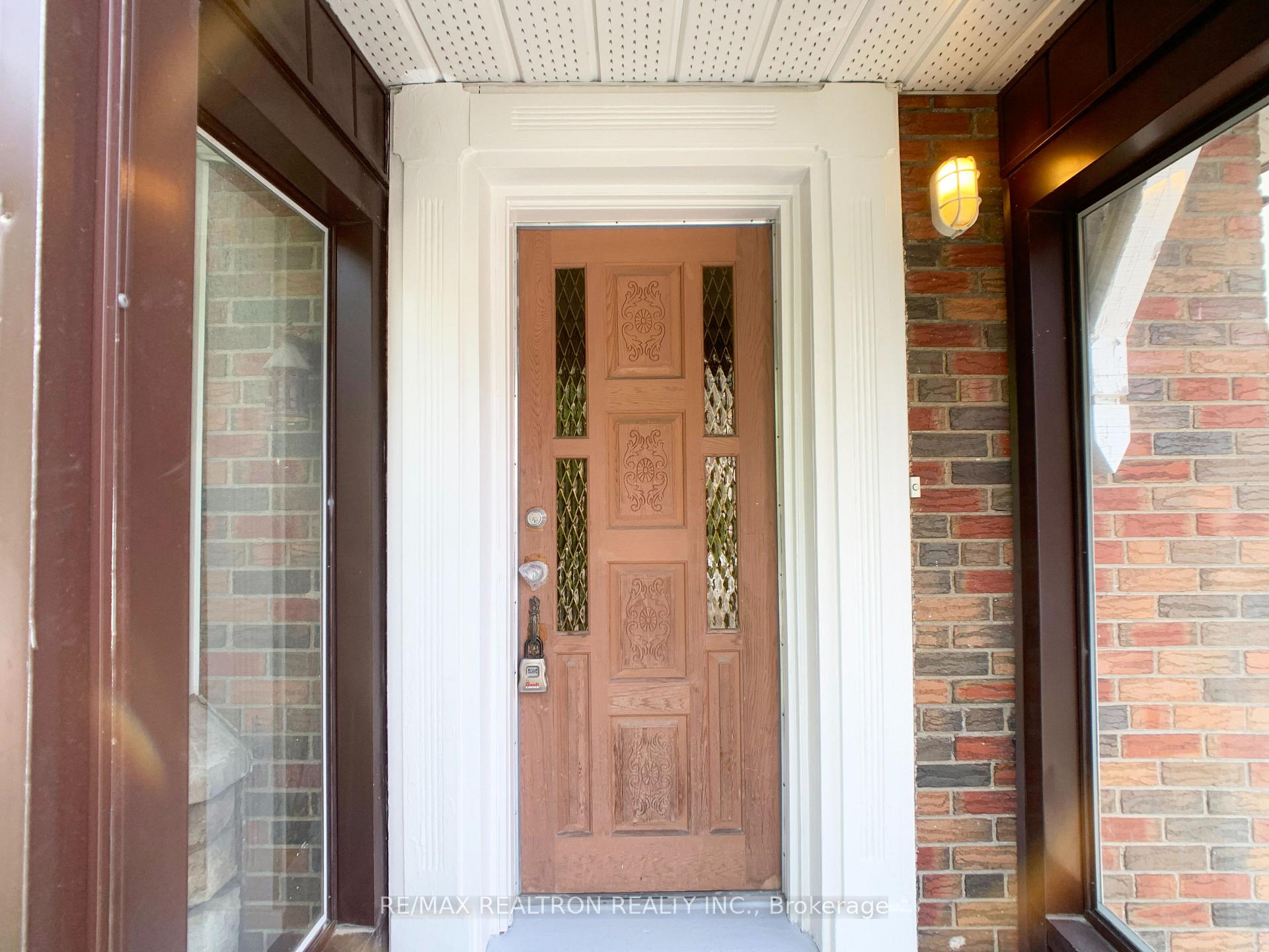 Photo 2 of 48 Mann Avenue, Toronto, Mount Pleasant East — HOMEH