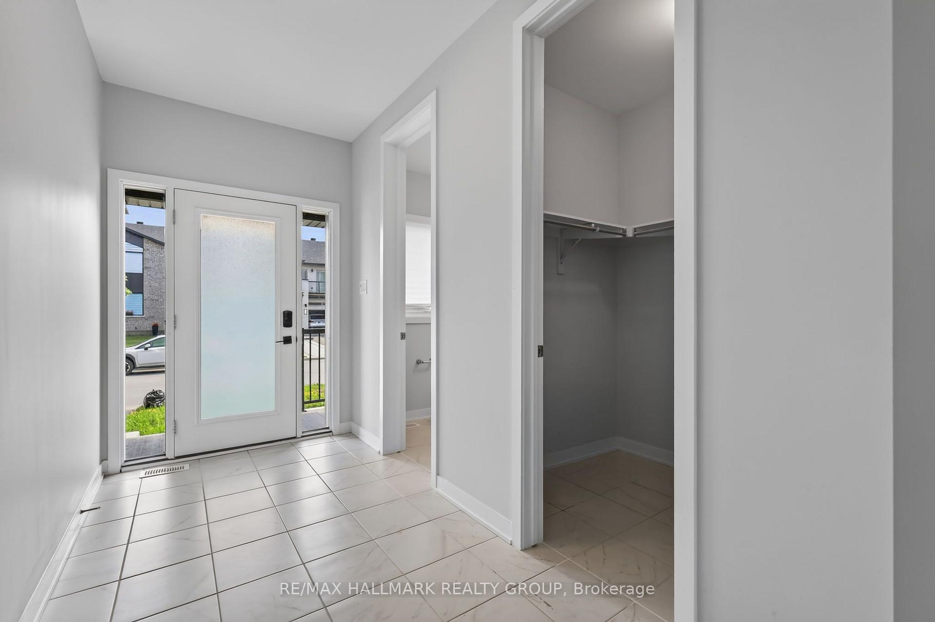 Photo 2 of 717 Fenwick Way, Ottawa, Barrhaven - Stonebridge — HOMEH